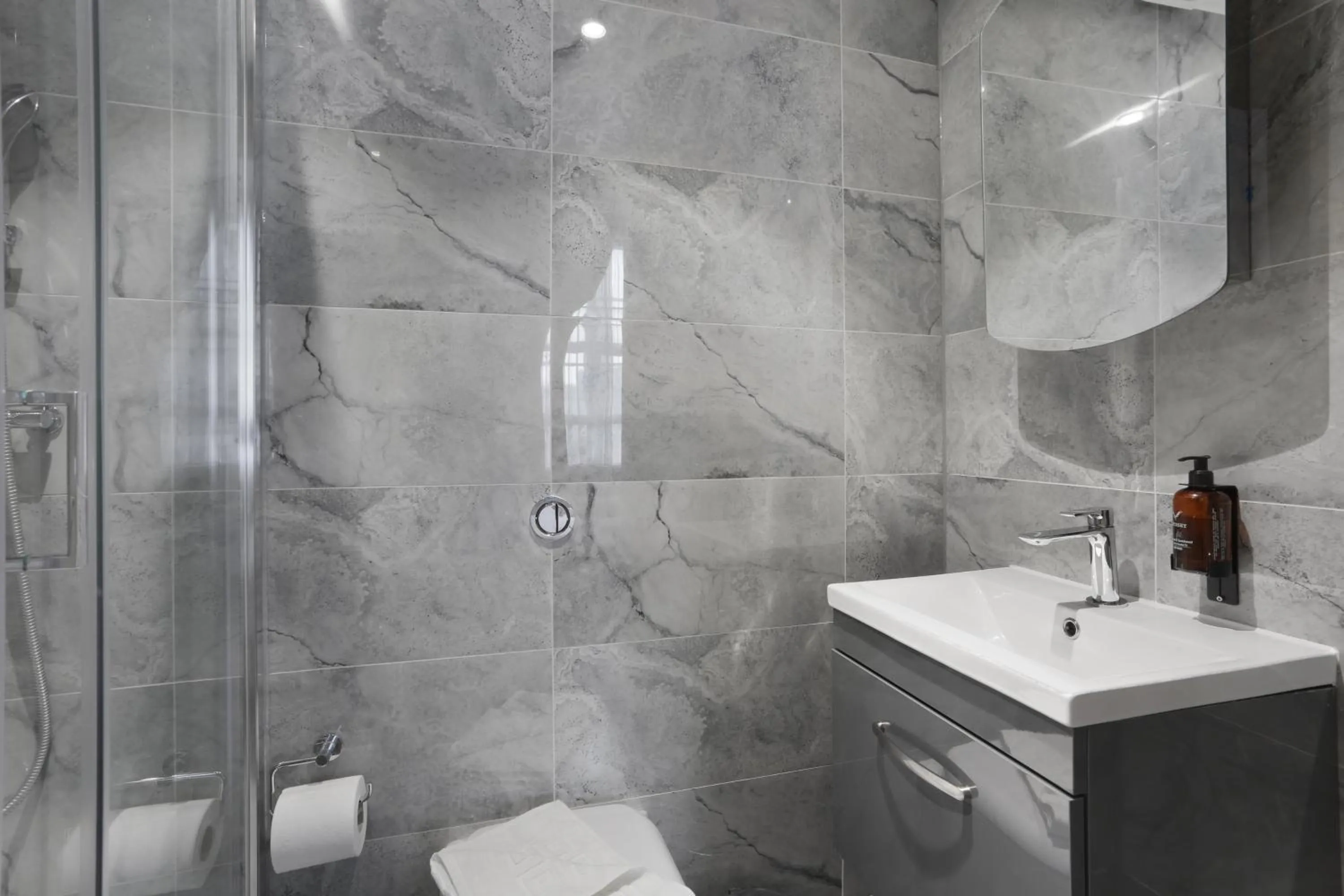 Bathroom in BeiRoom Hyde Park Apartments