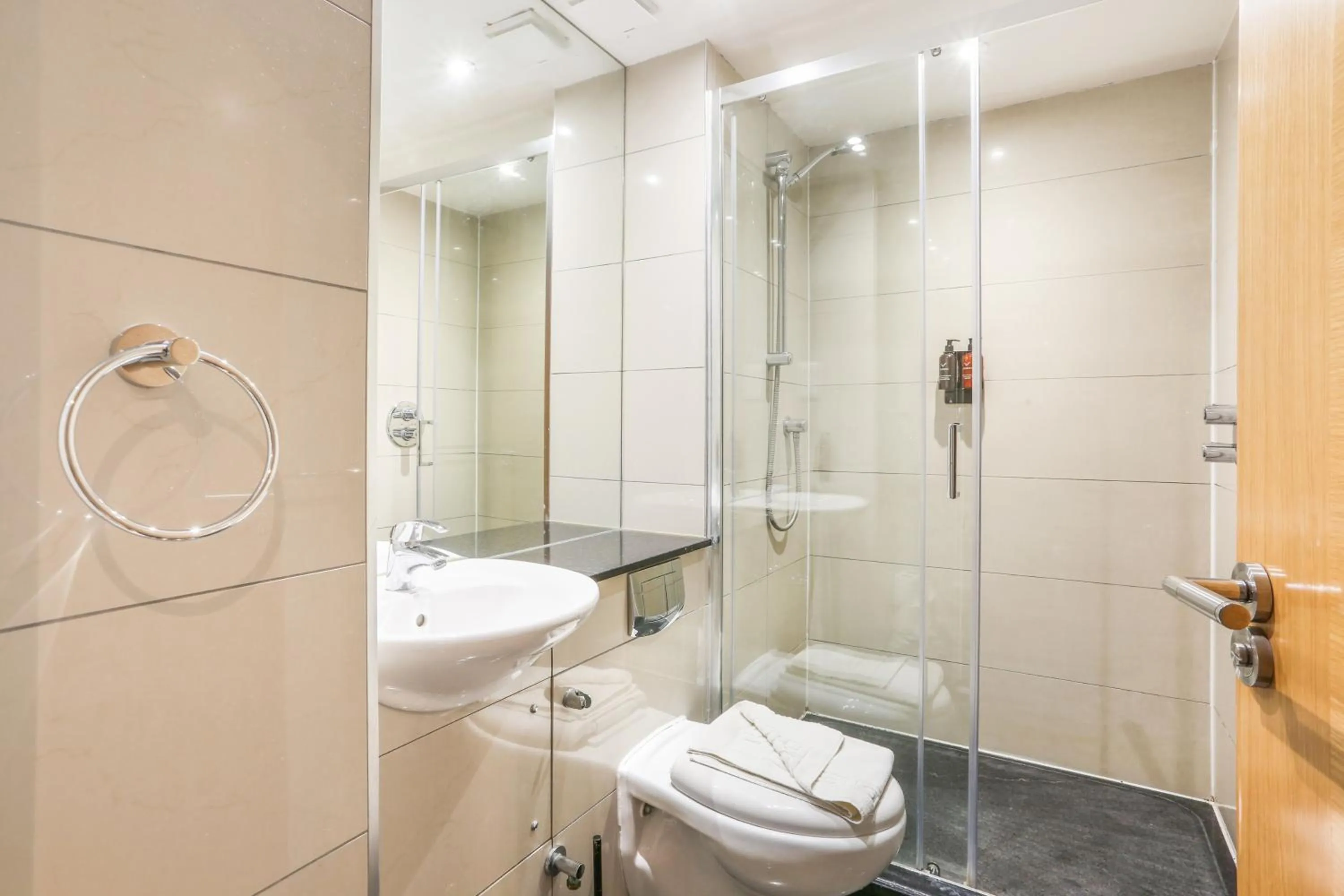 Bathroom in BeiRoom Hyde Park Apartments