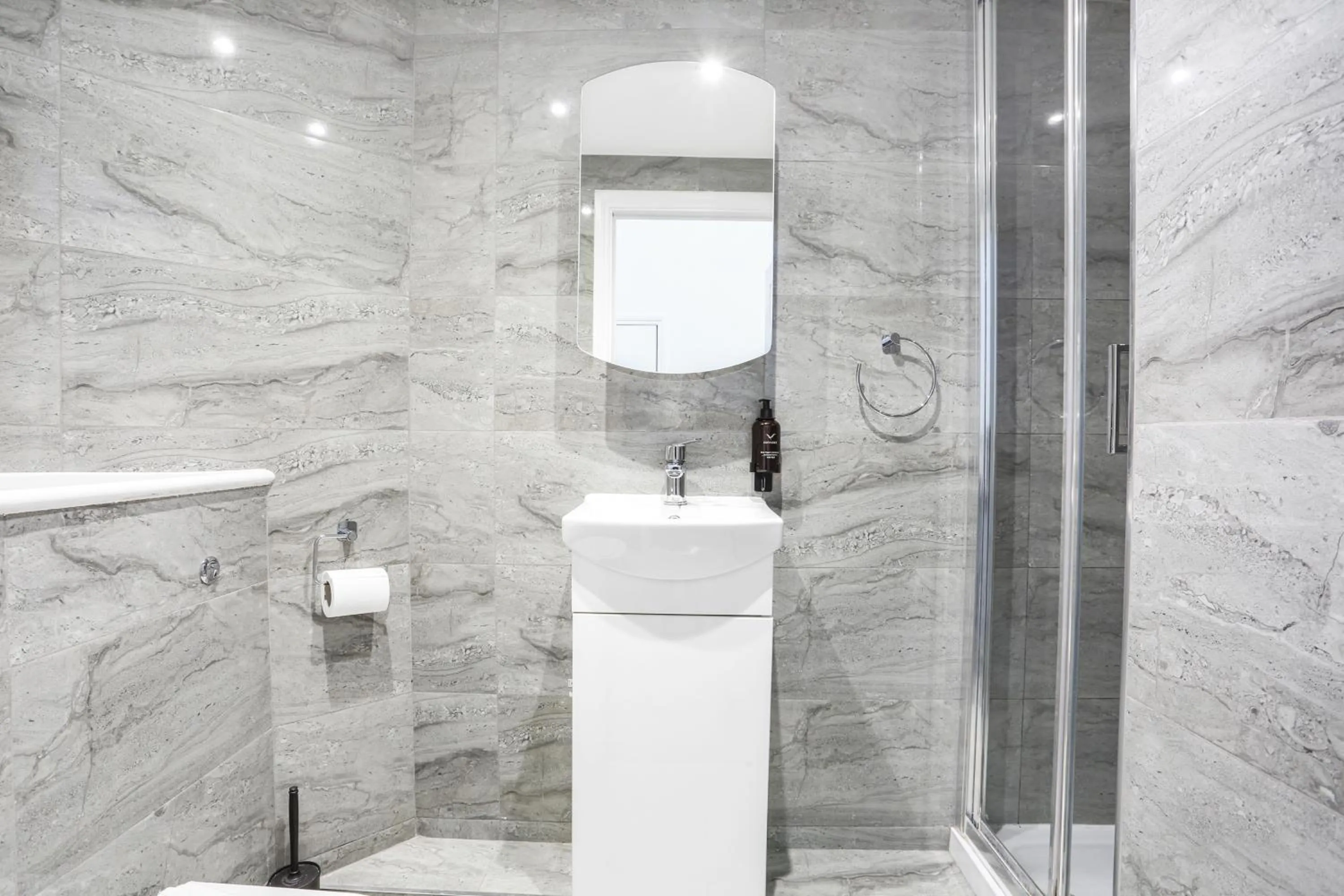 Bathroom in BeiRoom Hyde Park Apartments