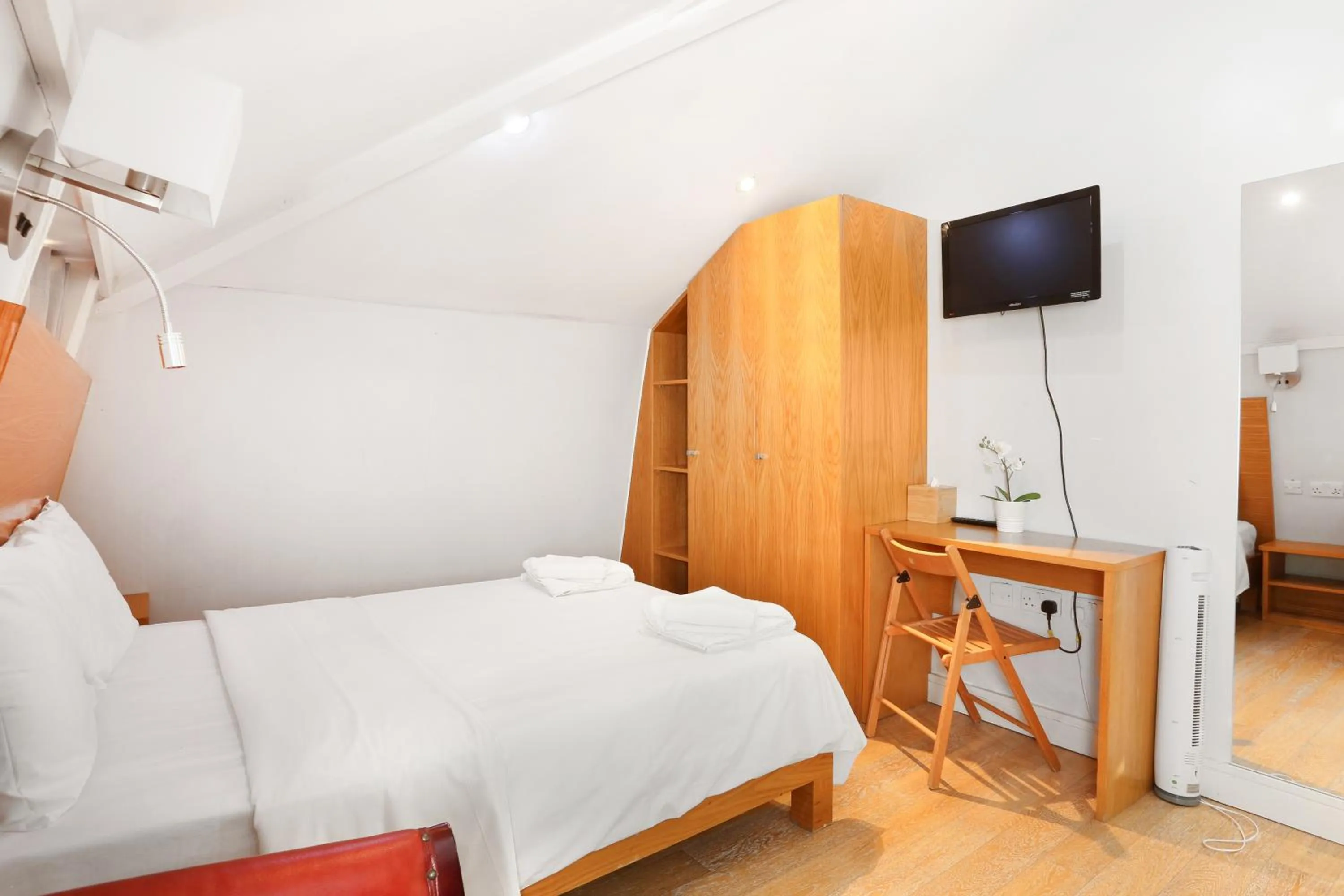 Bedroom, Bed in BeiRoom Hyde Park Apartments