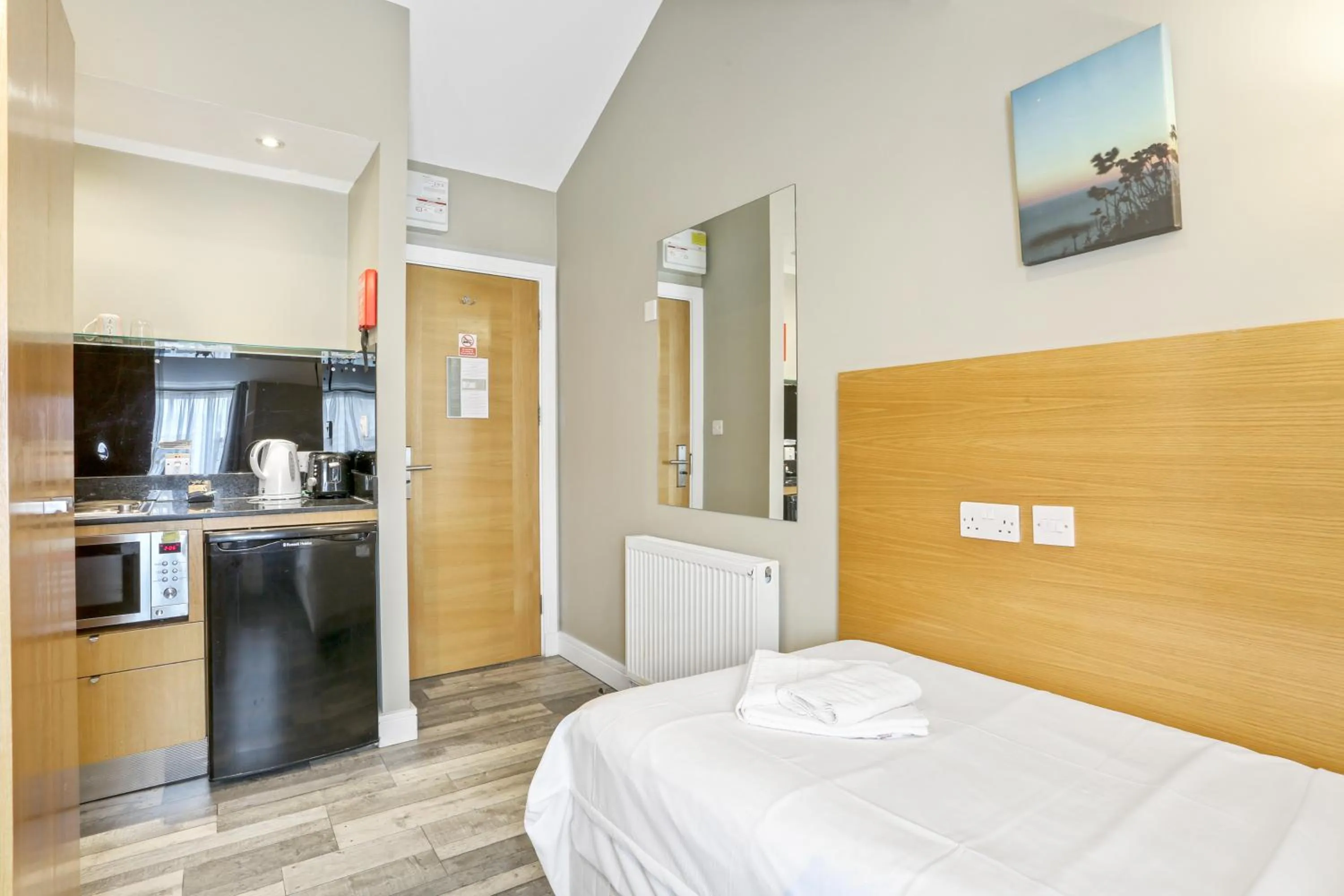 Bedroom, Bed in BeiRoom Hyde Park Apartments