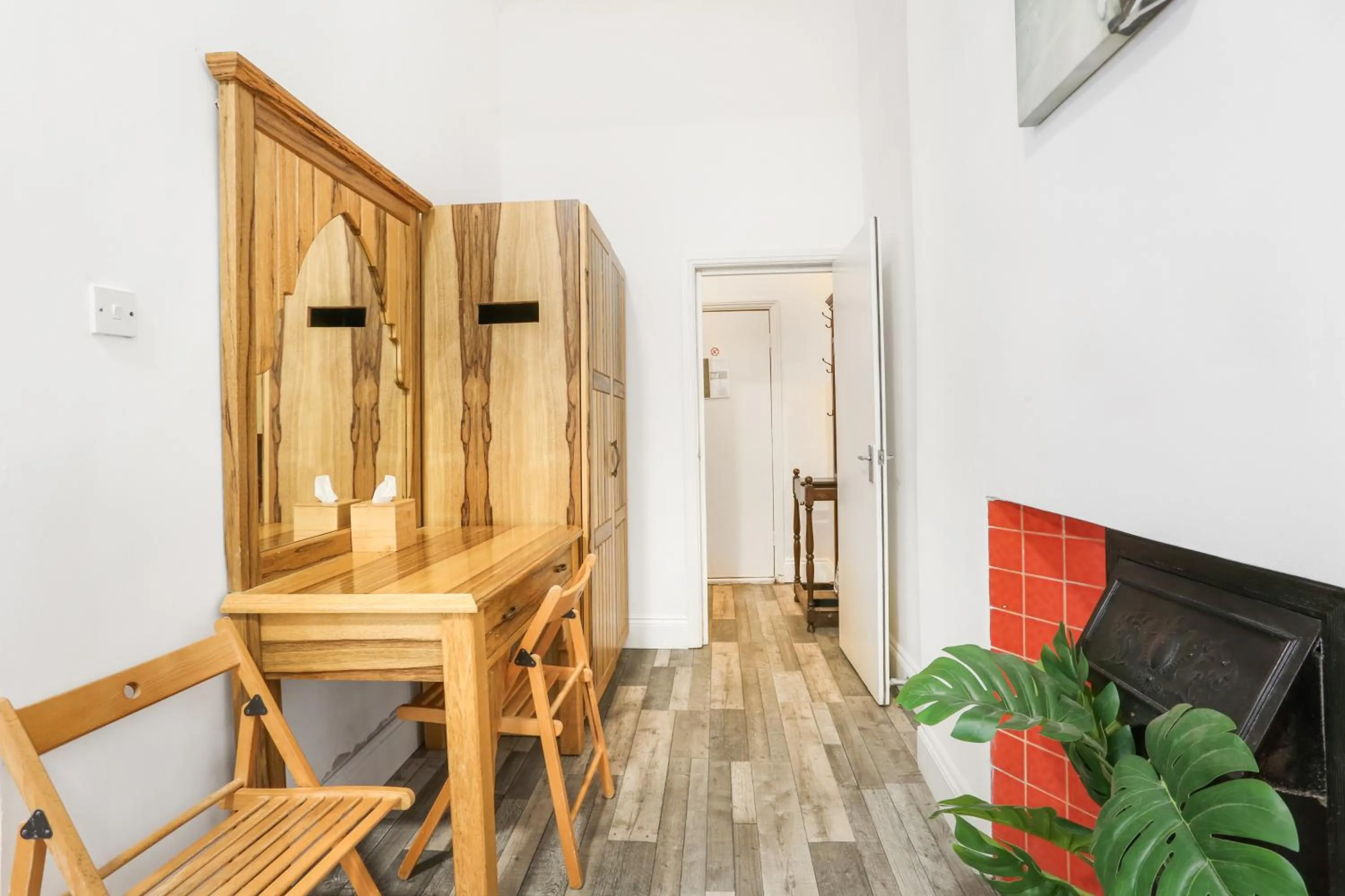 wardrobe in BeiRoom Hyde Park Apartments