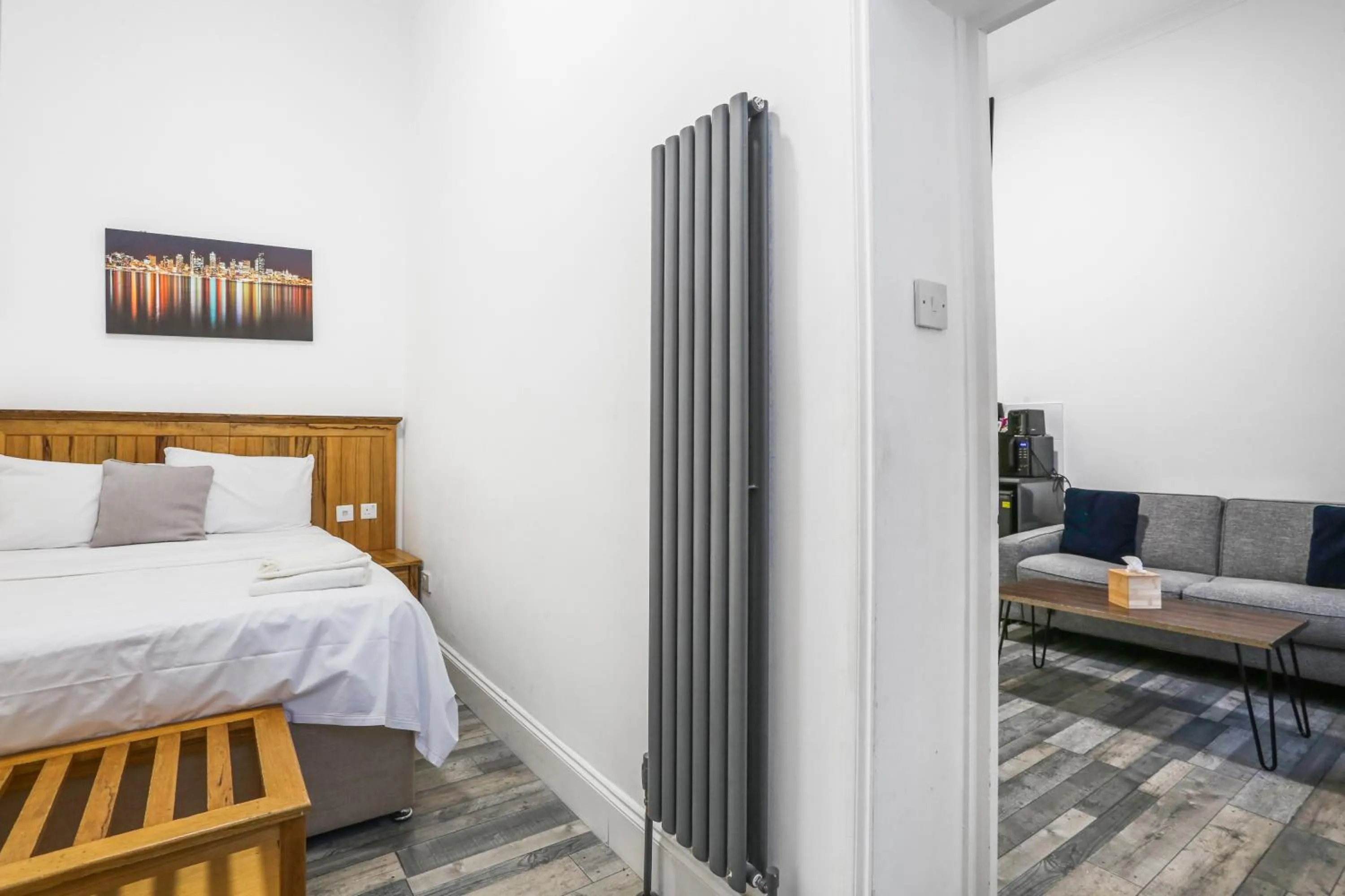 Bedroom, Bed in BeiRoom Hyde Park Apartments