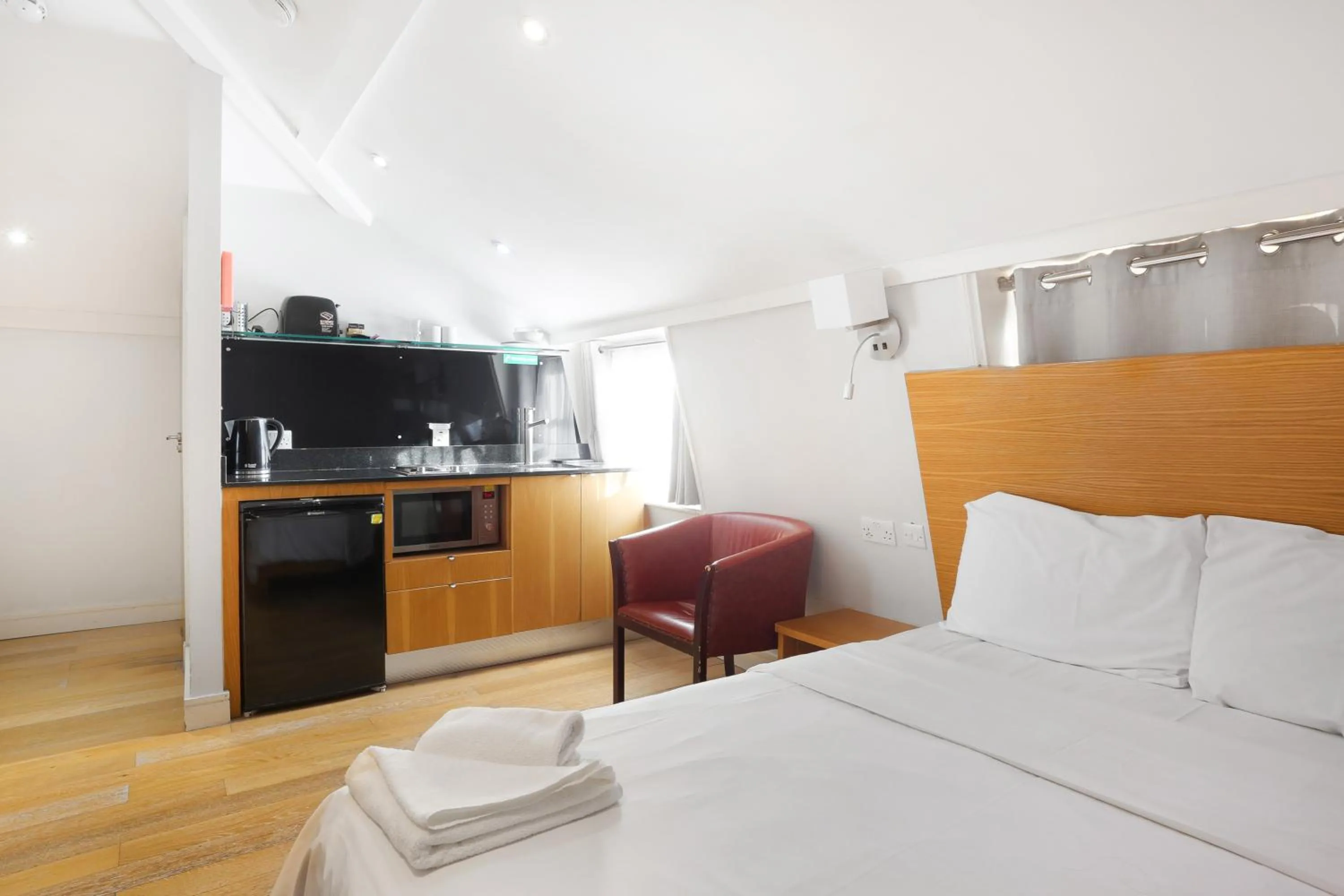 Kitchen or kitchenette, Bed in BeiRoom Hyde Park Apartments