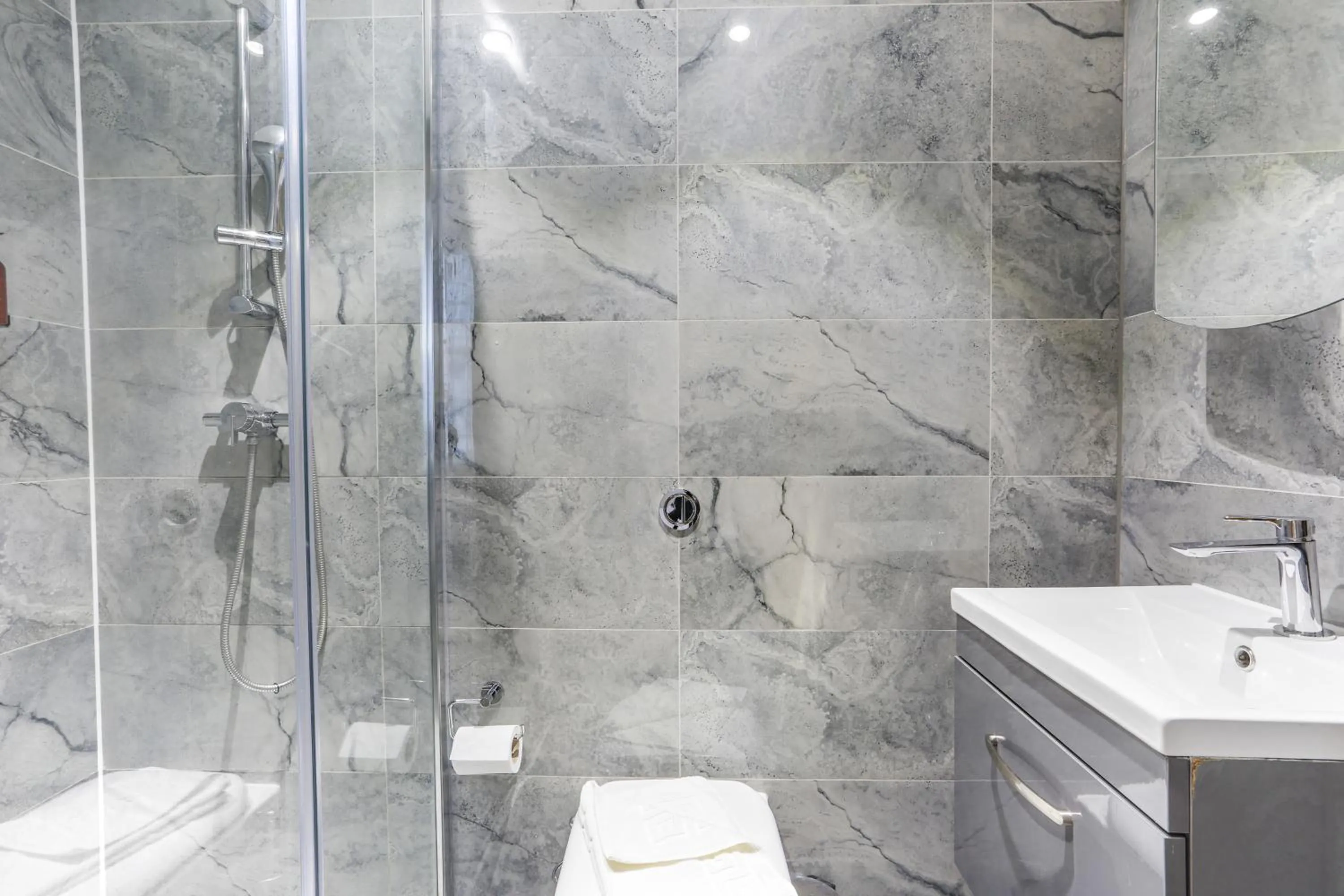 Bathroom in BeiRoom Hyde Park Apartments