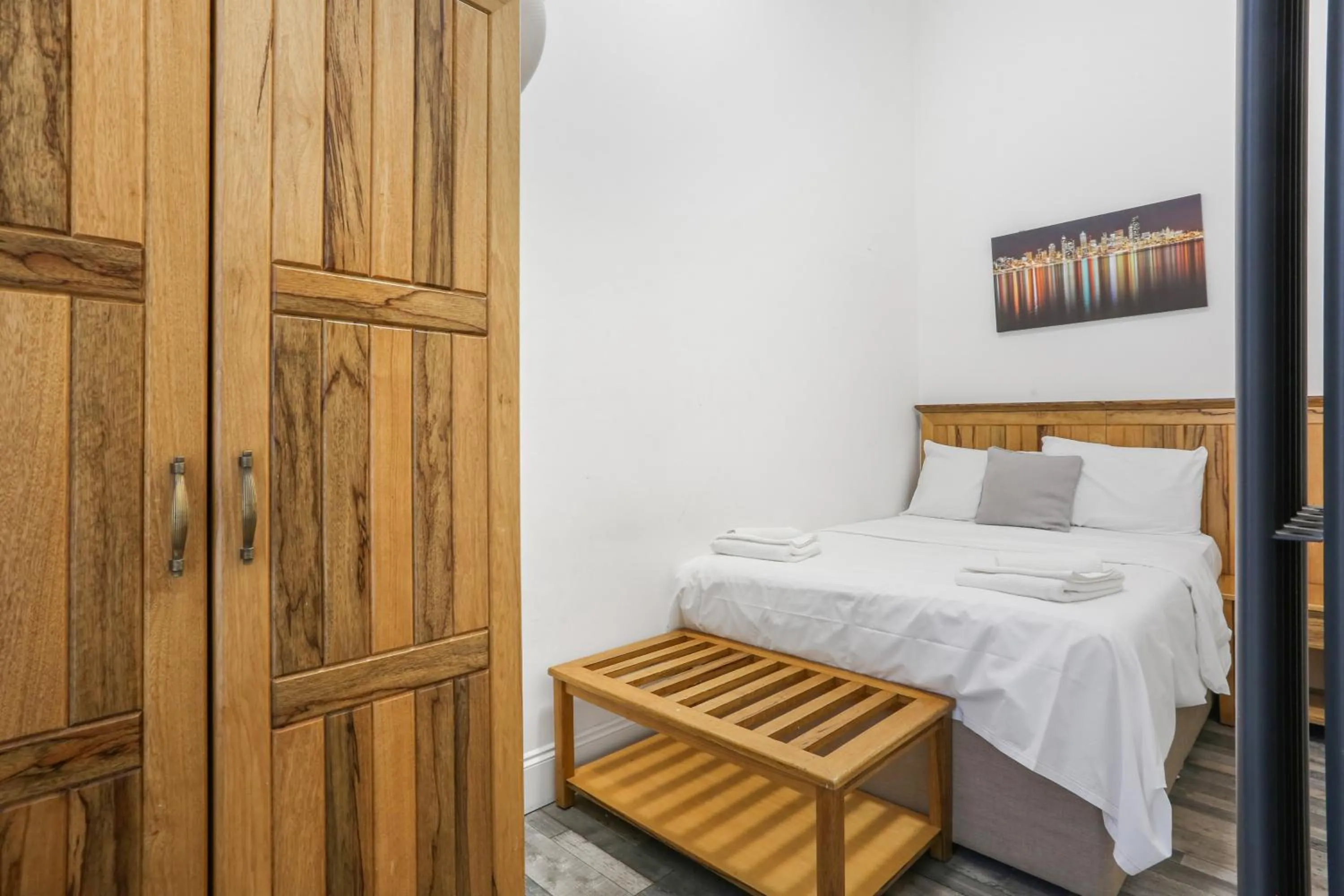 Bedroom, Bed in BeiRoom Hyde Park Apartments