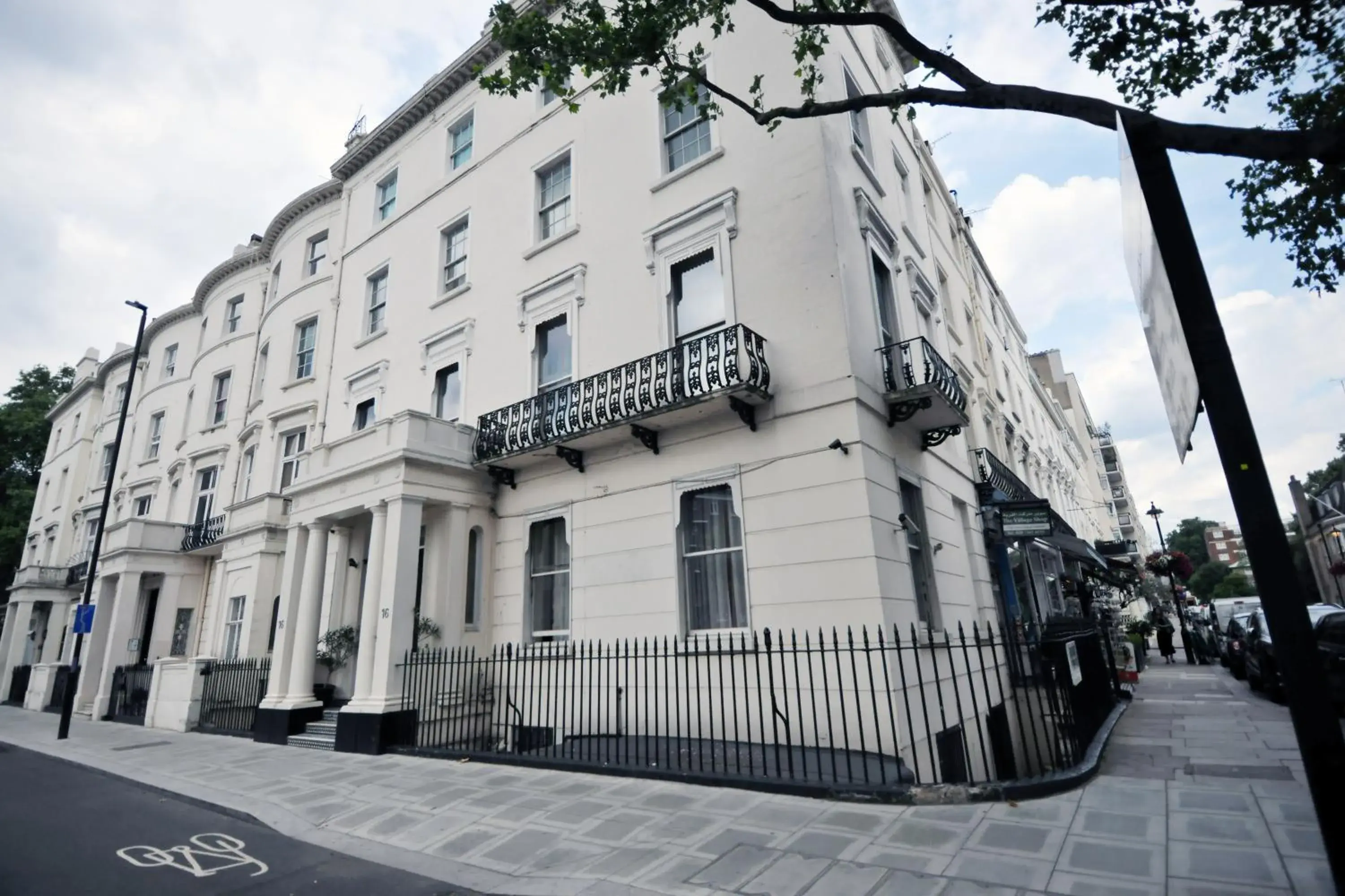 Property building in BeiRoom Hyde Park Apartments Property building in BeiRoom Hyde Park Apartments