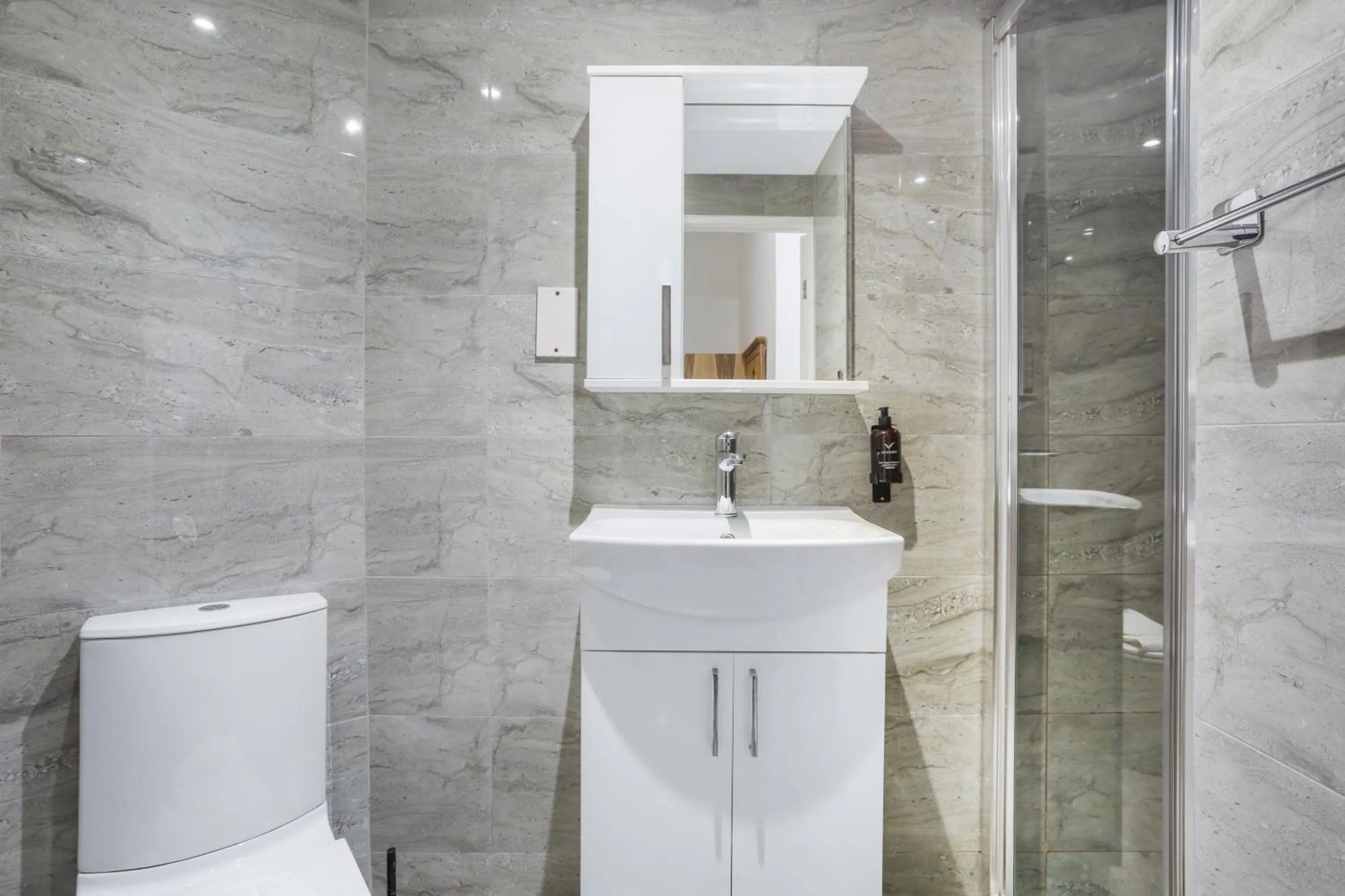 Bathroom in BeiRoom Hyde Park Apartments