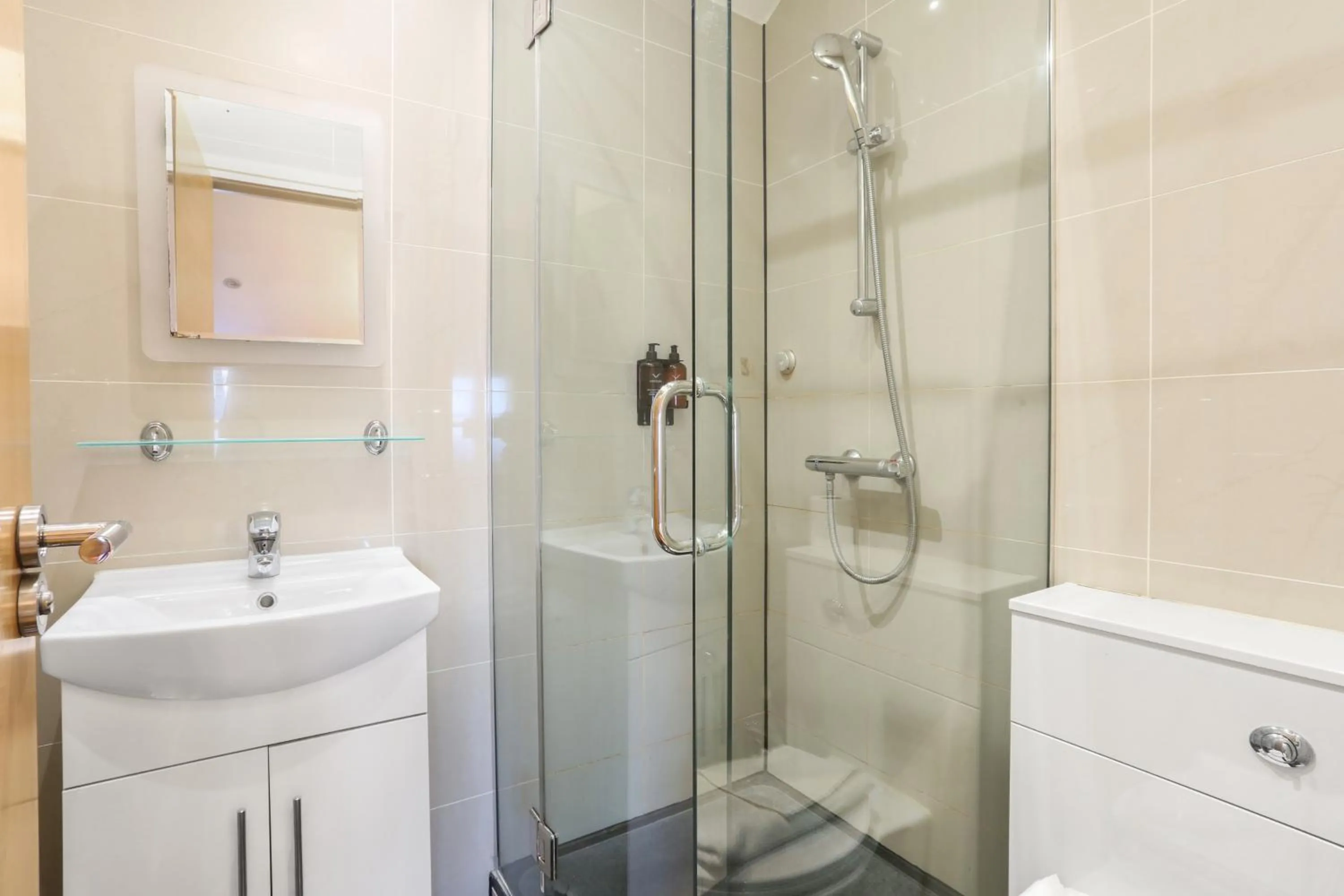 Bathroom in BeiRoom Hyde Park Apartments