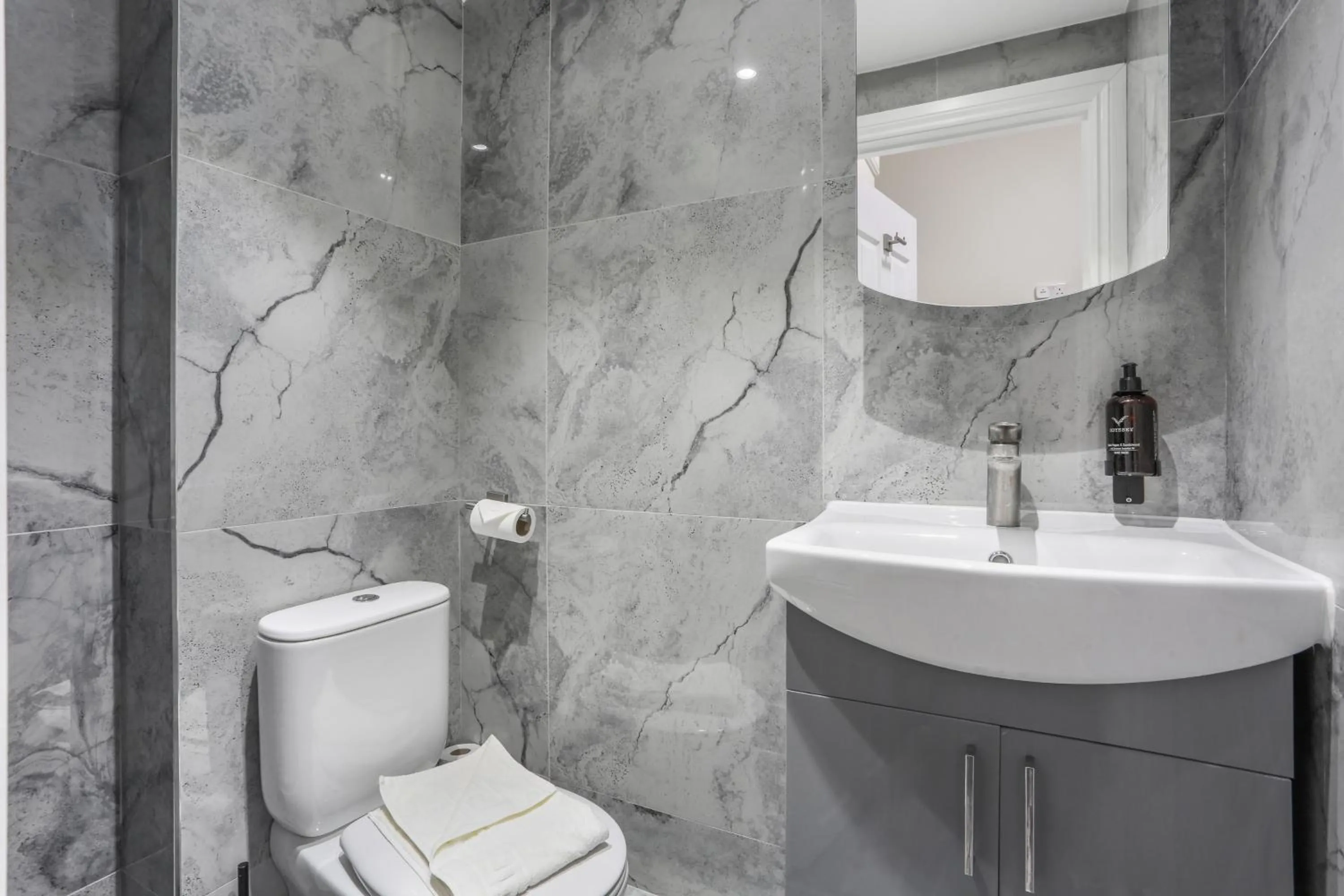 Bathroom in BeiRoom Hyde Park Apartments