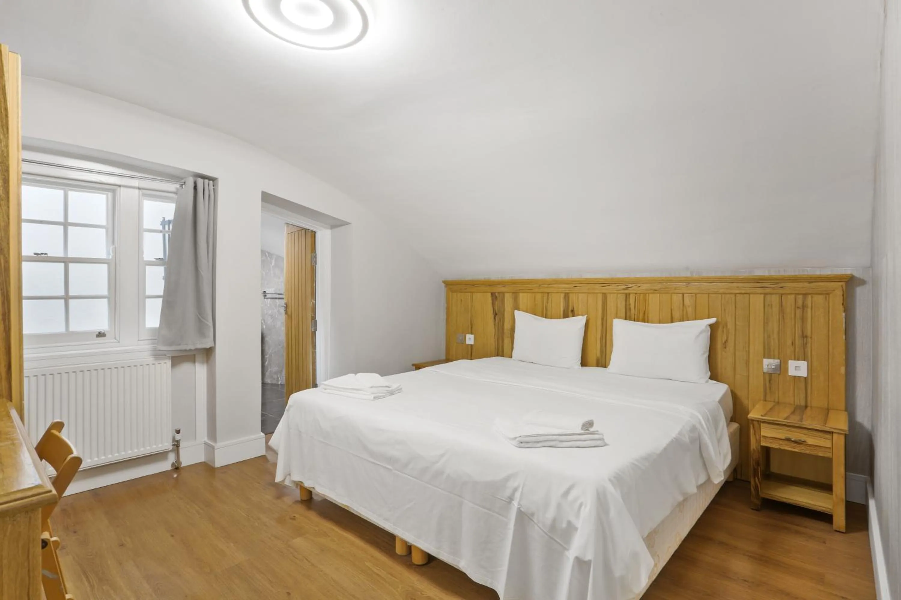 Bedroom, Bed in BeiRoom Hyde Park Apartments