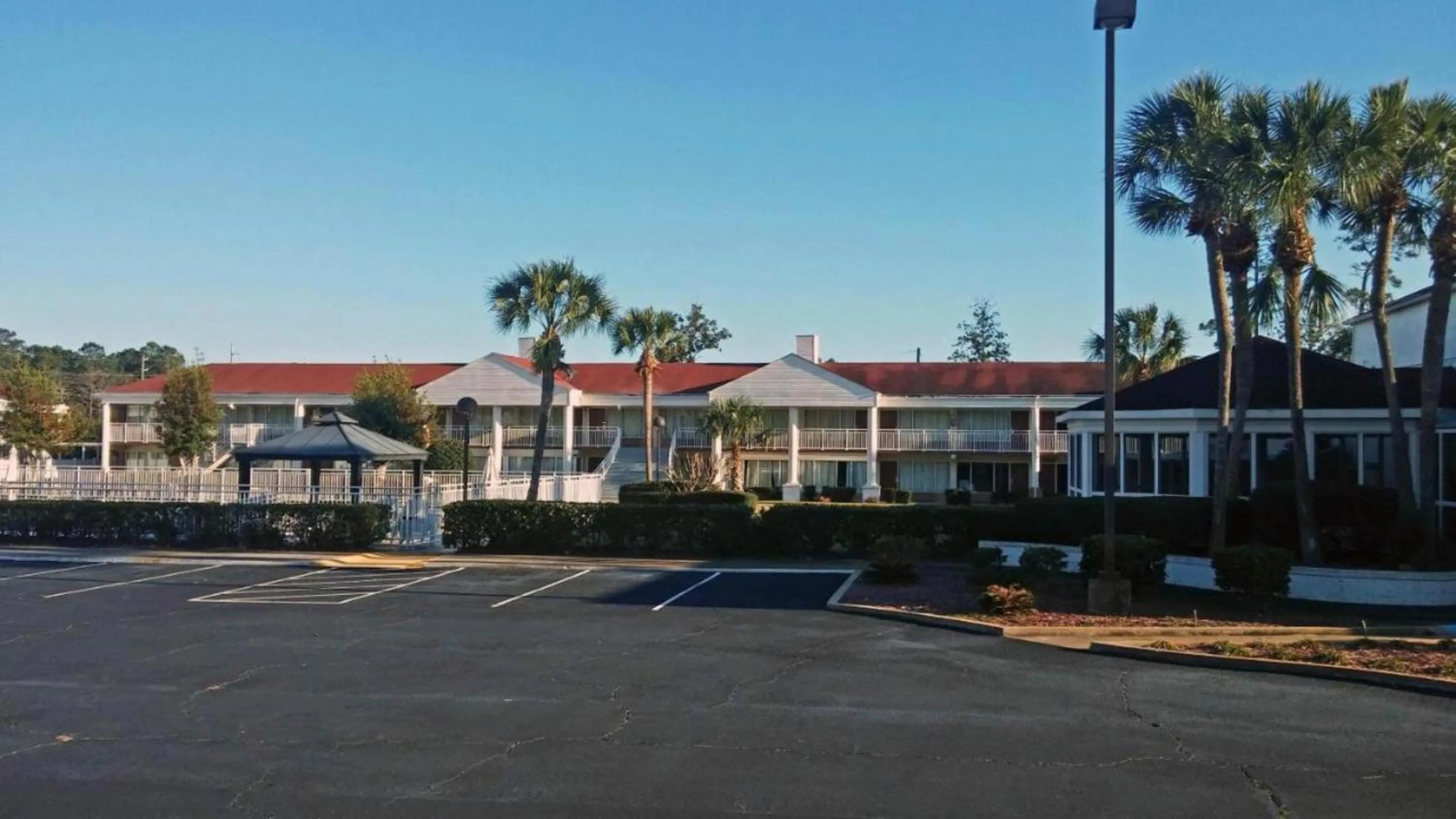 Property building in Motel 6-Brunswick, GA