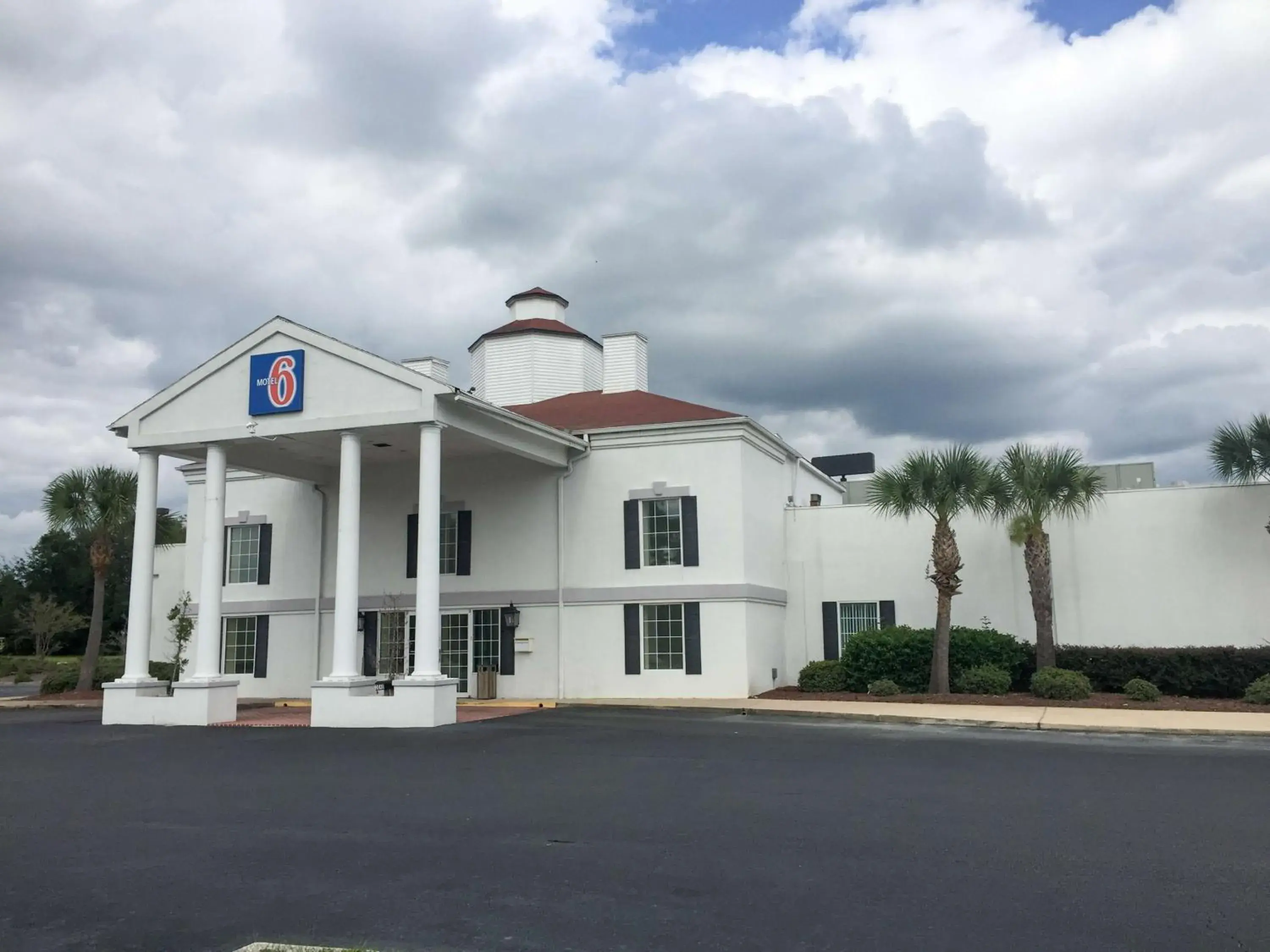 Property building in Motel 6-Brunswick, GA Property building in Motel 6-Brunswick, GA