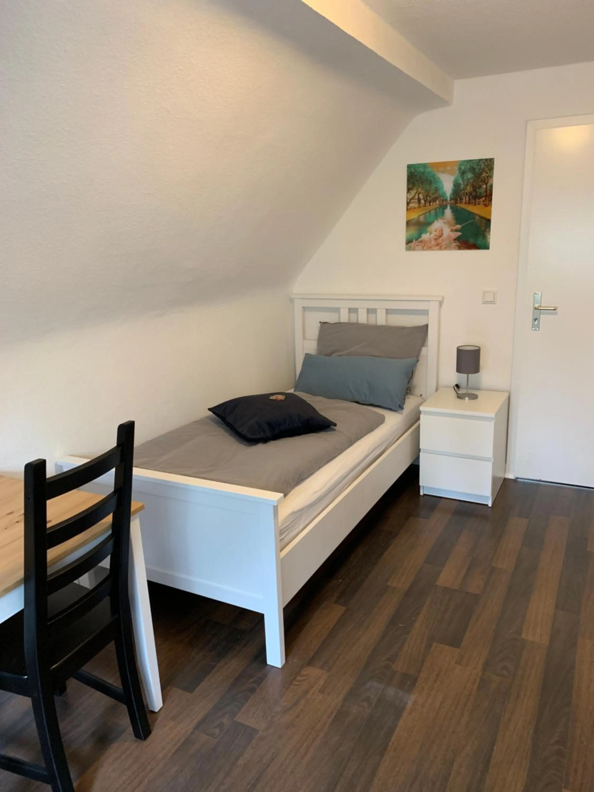 Photo of the whole room, Bed in Zum armen Mann