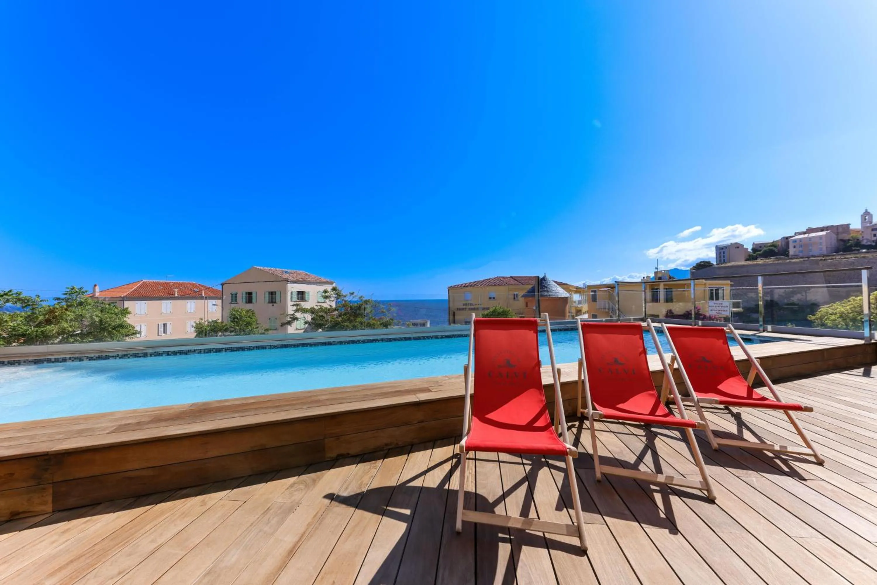 Swimming pool in Hôtel Méditerranée