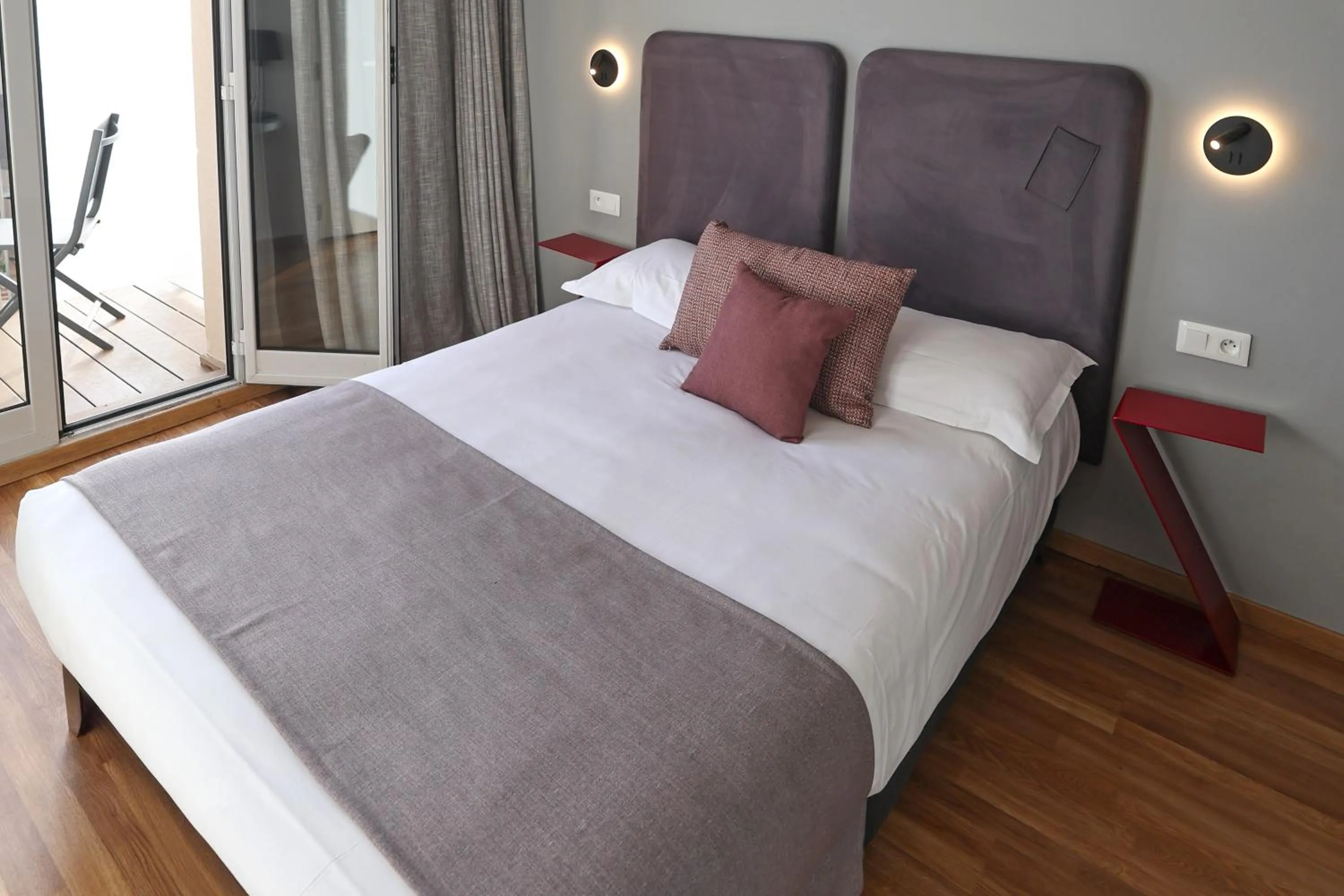 Bedroom, Bed in Hôtel Méditerranée