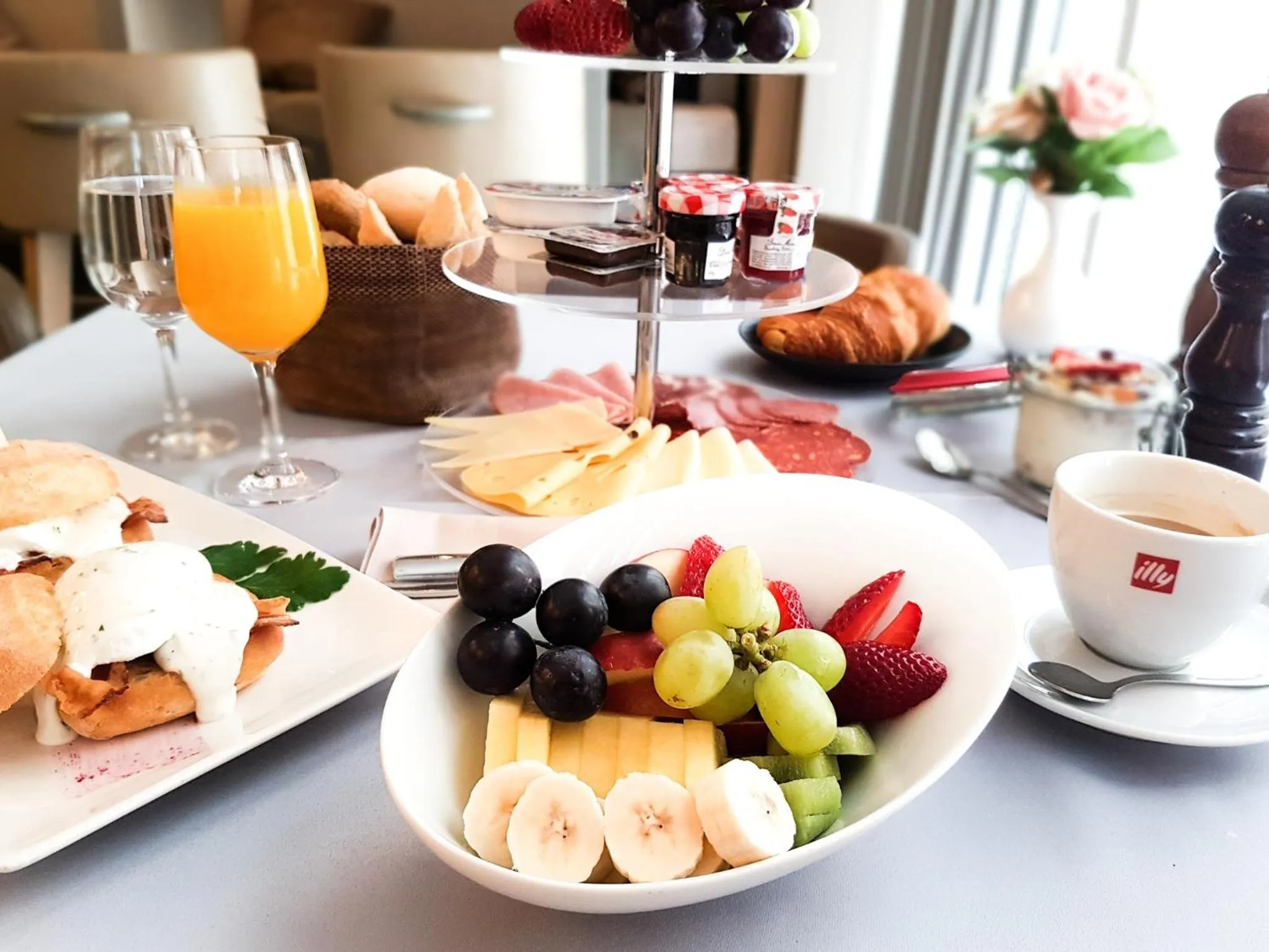 Breakfast in Art Hotel Kalelarga