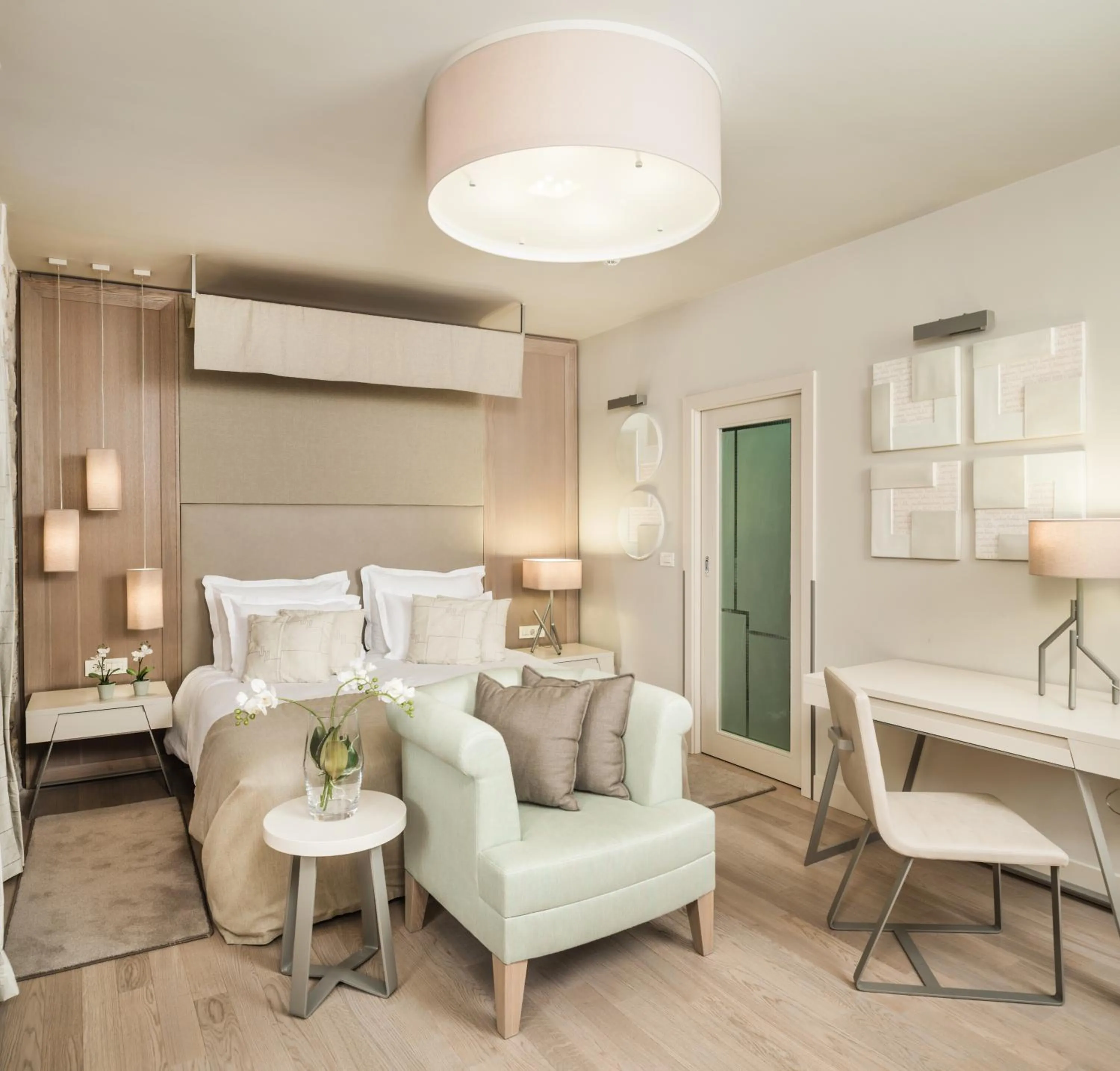 Photo of the whole room, Bed in Art Hotel Kalelarga