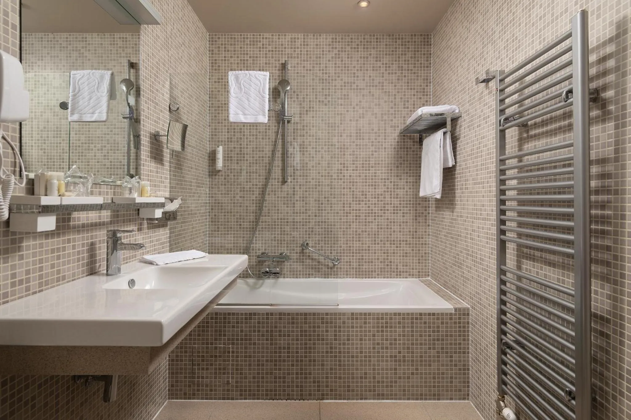 Bath in Art Hotel Kalelarga