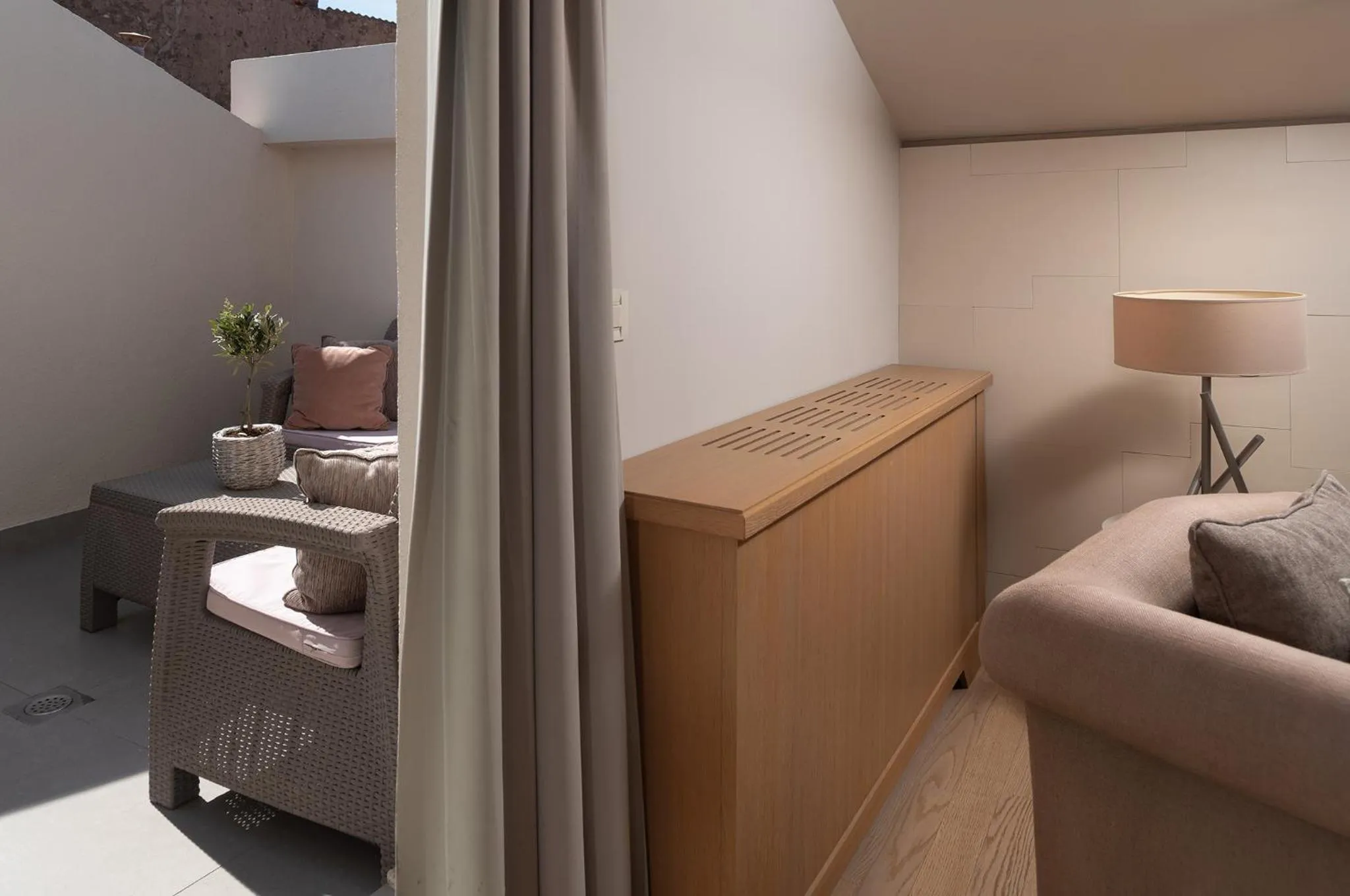 Balcony/Terrace, Bed in Art Hotel Kalelarga