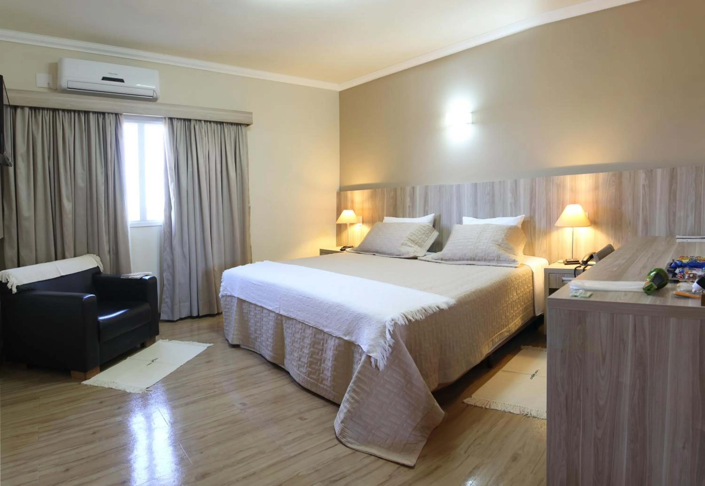 Photo of the whole room, Bed in Hotel Jaguar