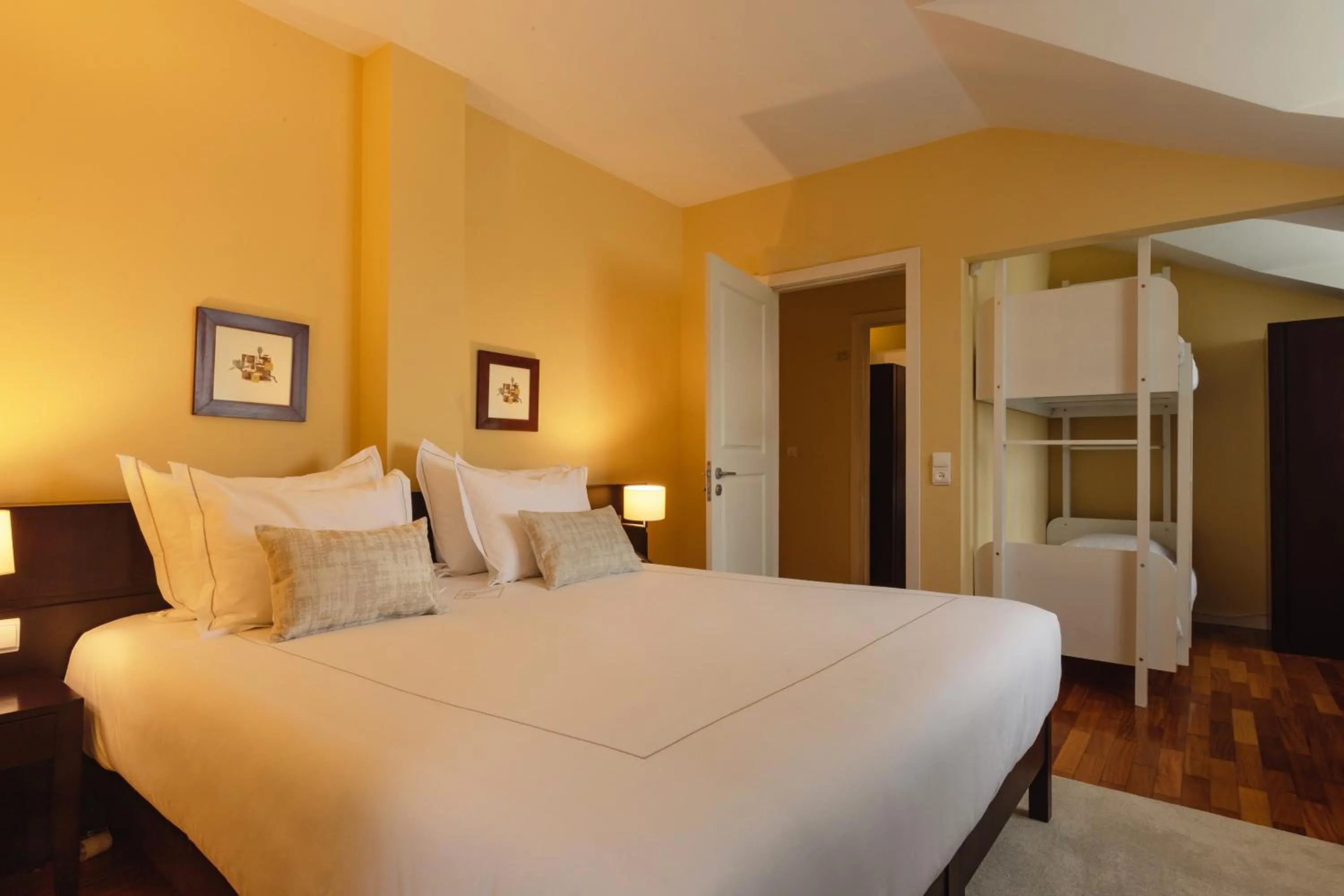 Family Room with Private Bathroom in Glicínia Boutique Hotel