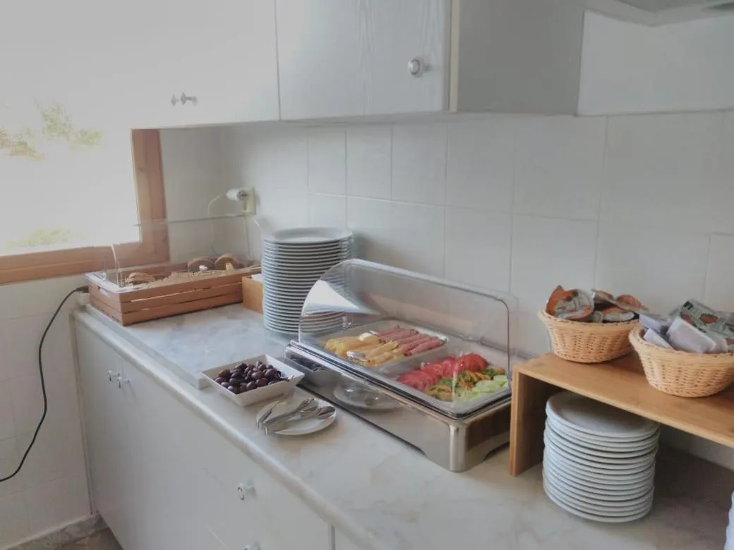 Food and drinks in Roussos Beach Hotel