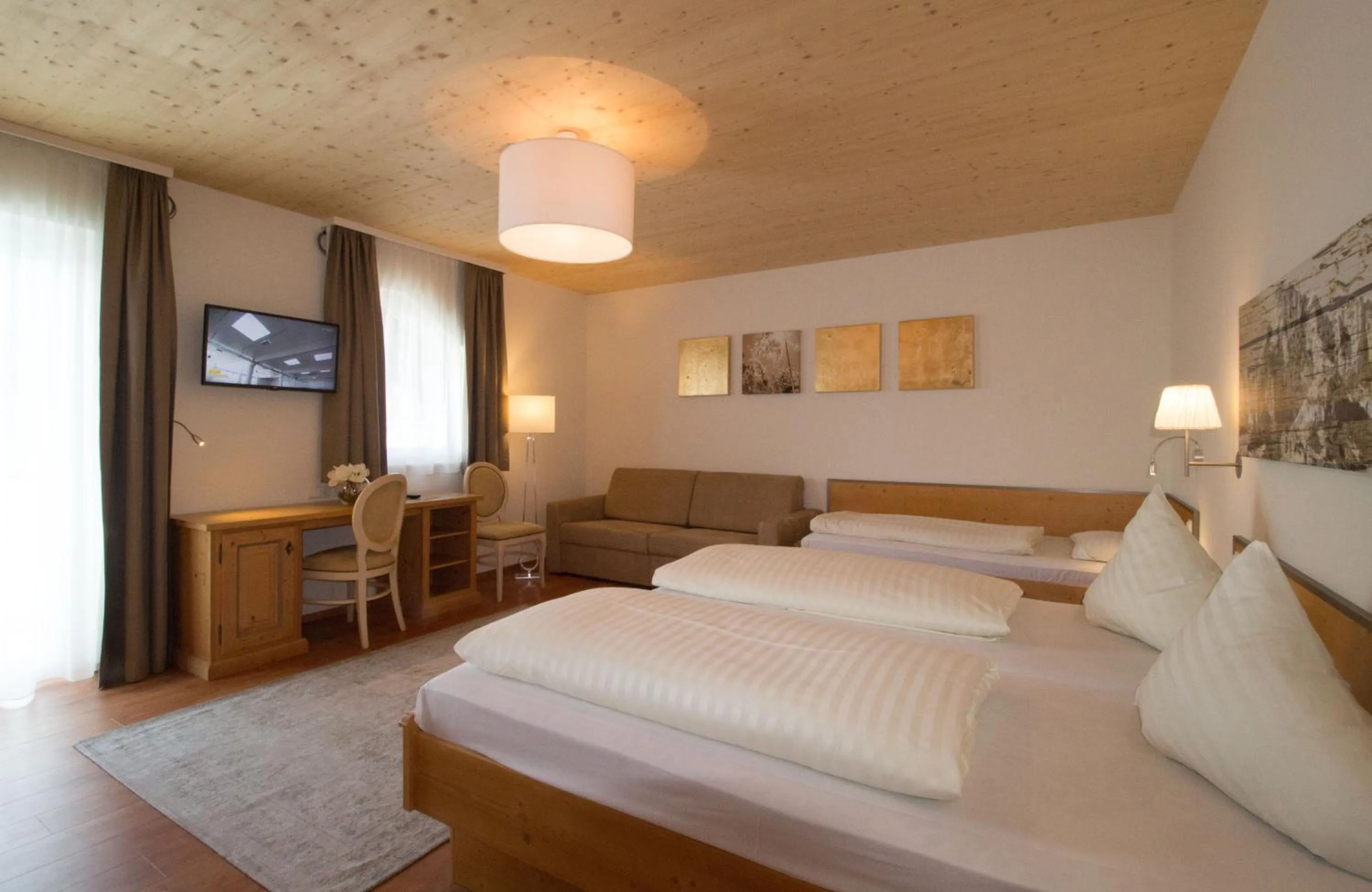 Photo of the whole room, Bed in Hotel Munde