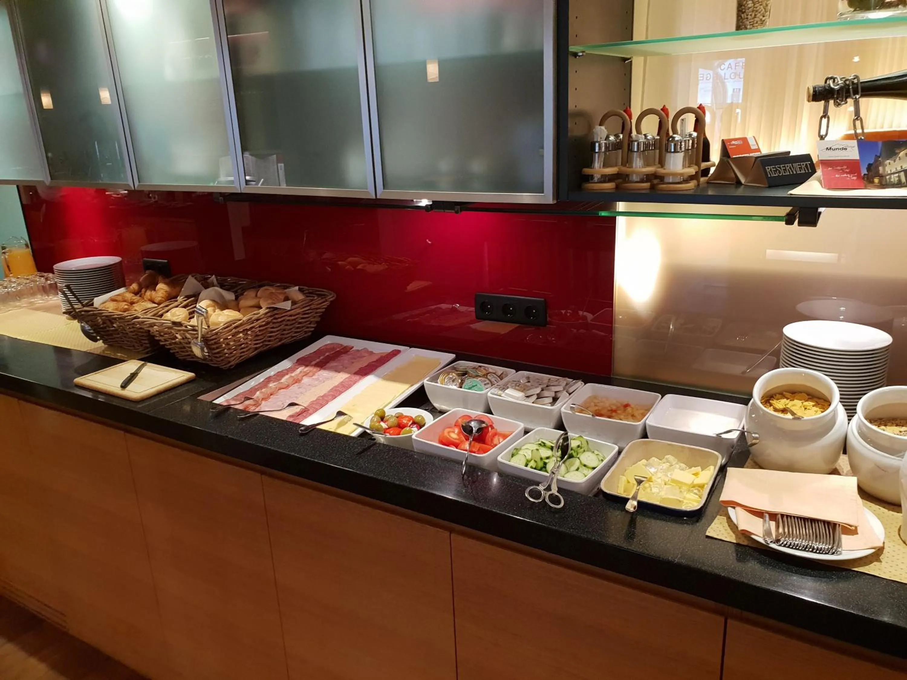 Buffet breakfast in Hotel Munde