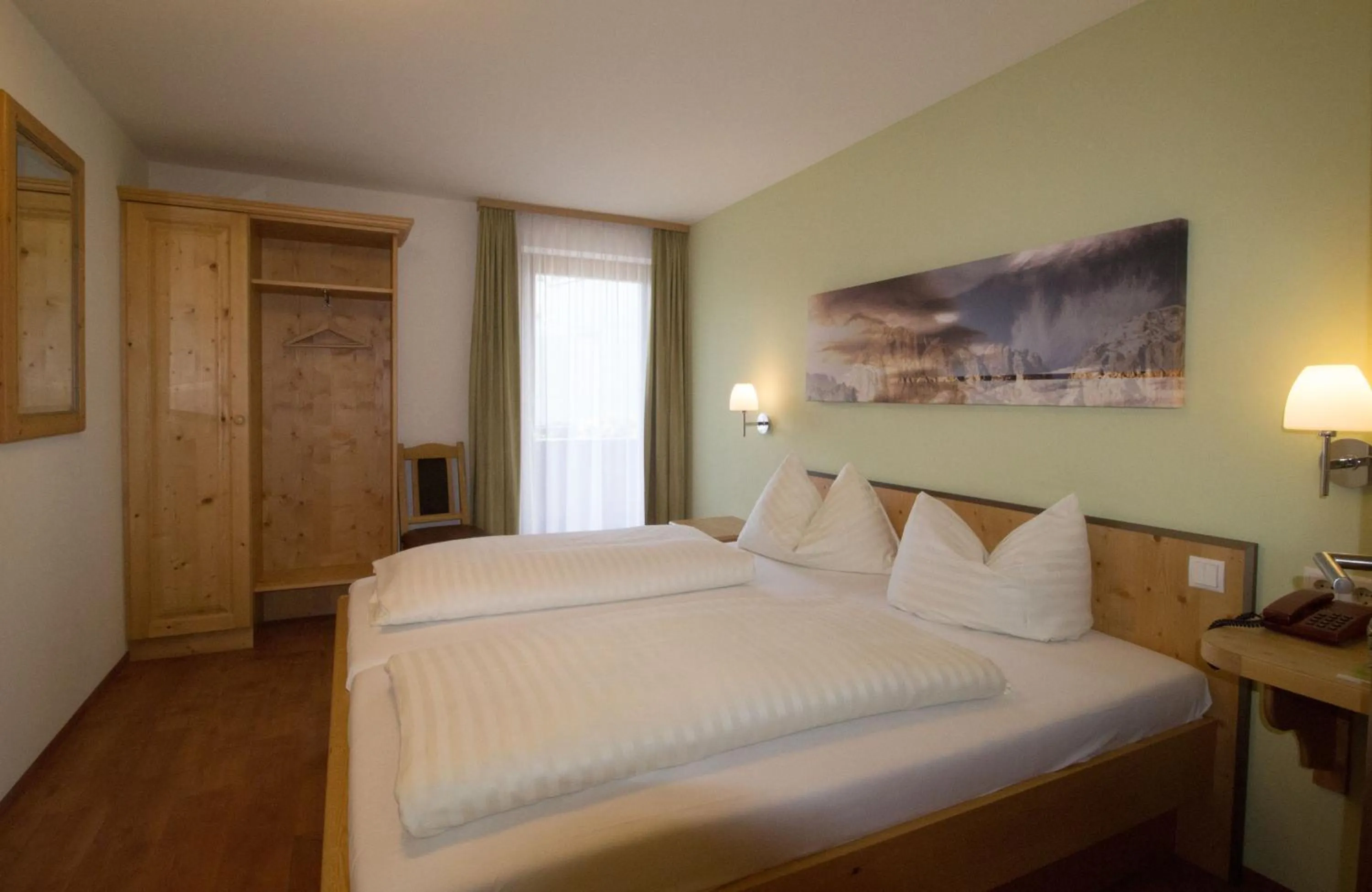 Photo of the whole room, Bed in Hotel Munde