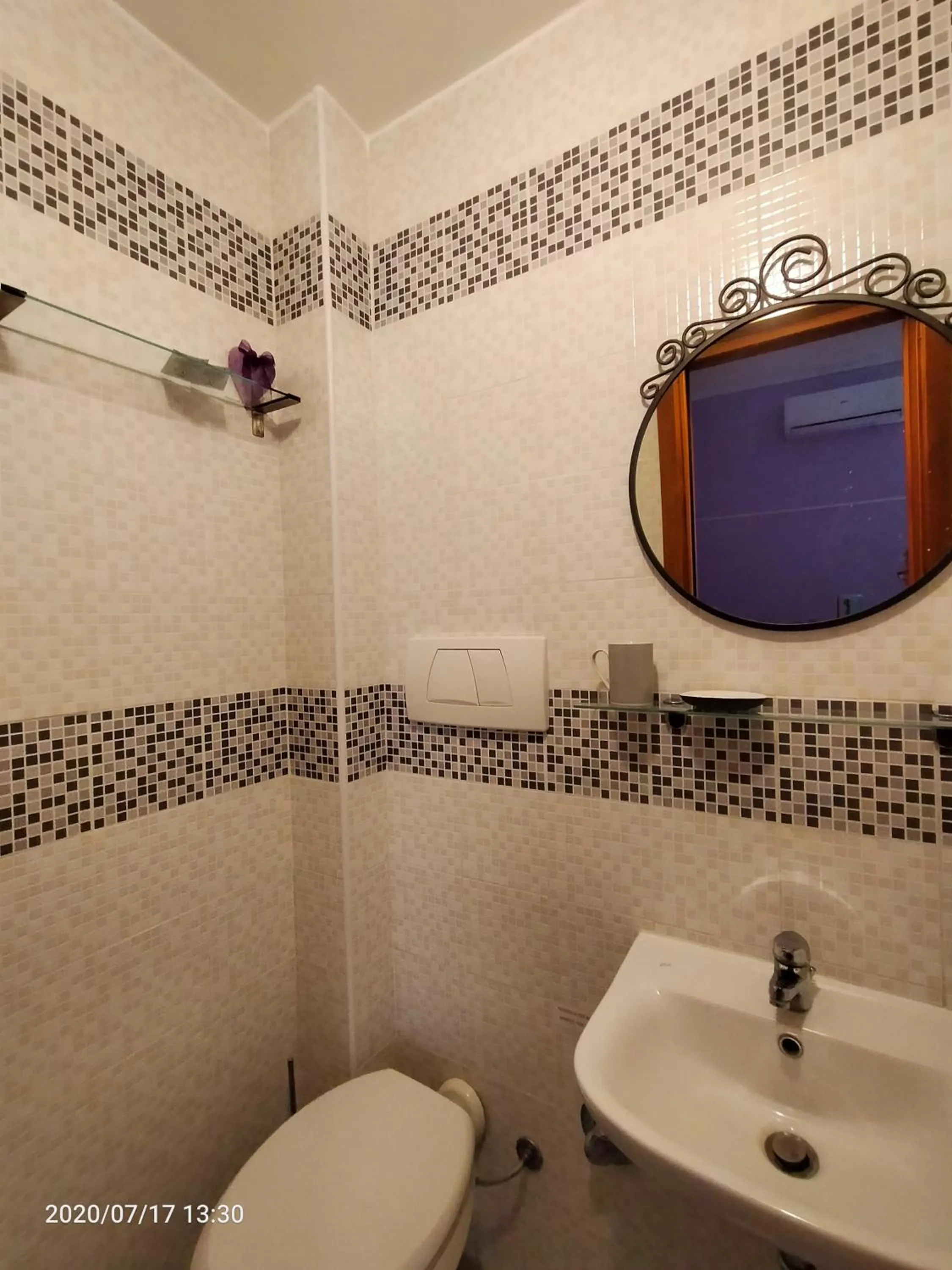 Shower in Rossi Hotel