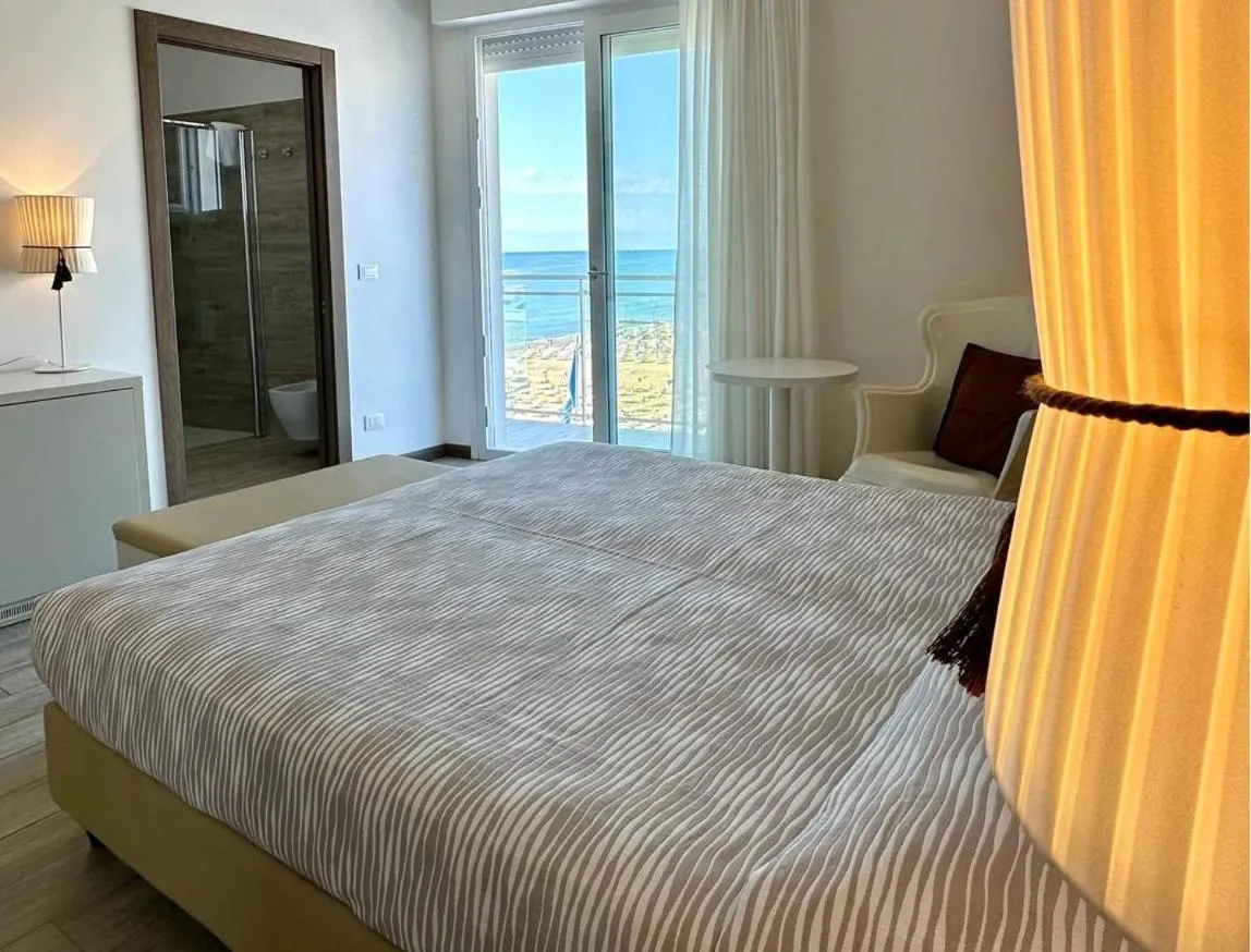 View (from property/room), Bed in Hotel Nizza Frontemare Superior 3 Stelle