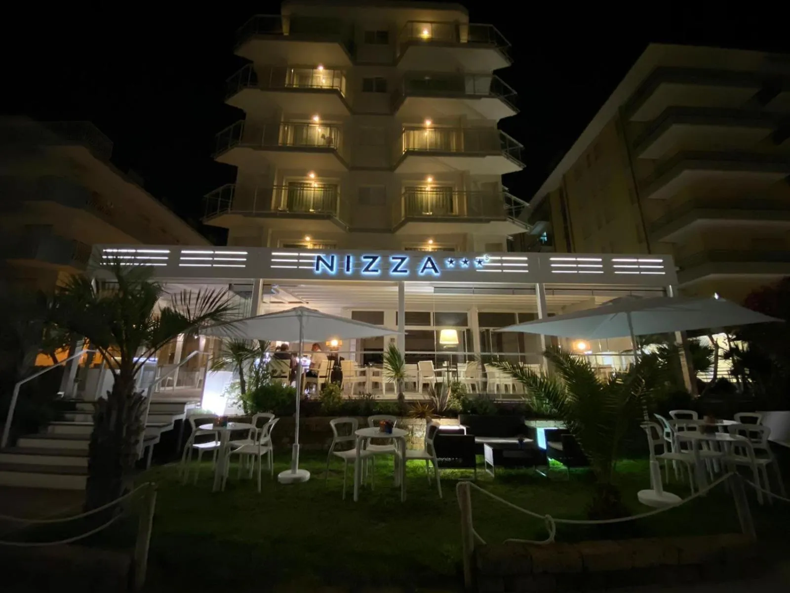 Property building in Hotel Nizza Frontemare Superior 3 Stelle