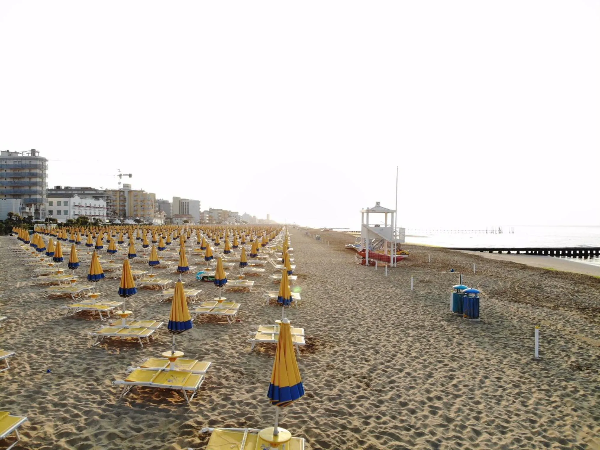 Beach in Hotel Nizza Frontemare Superior 3 Stelle