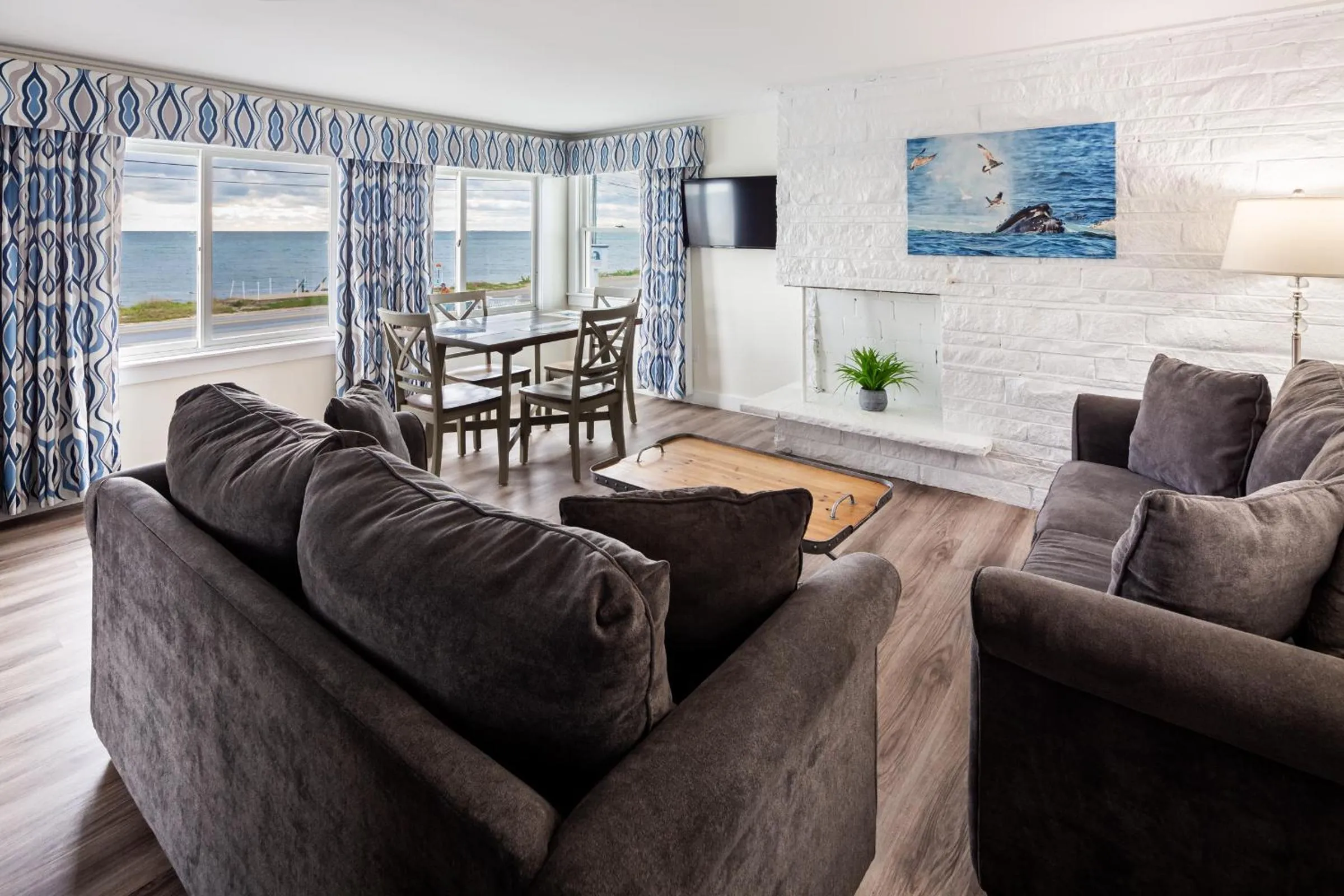 Living room in Breakwater Hotel