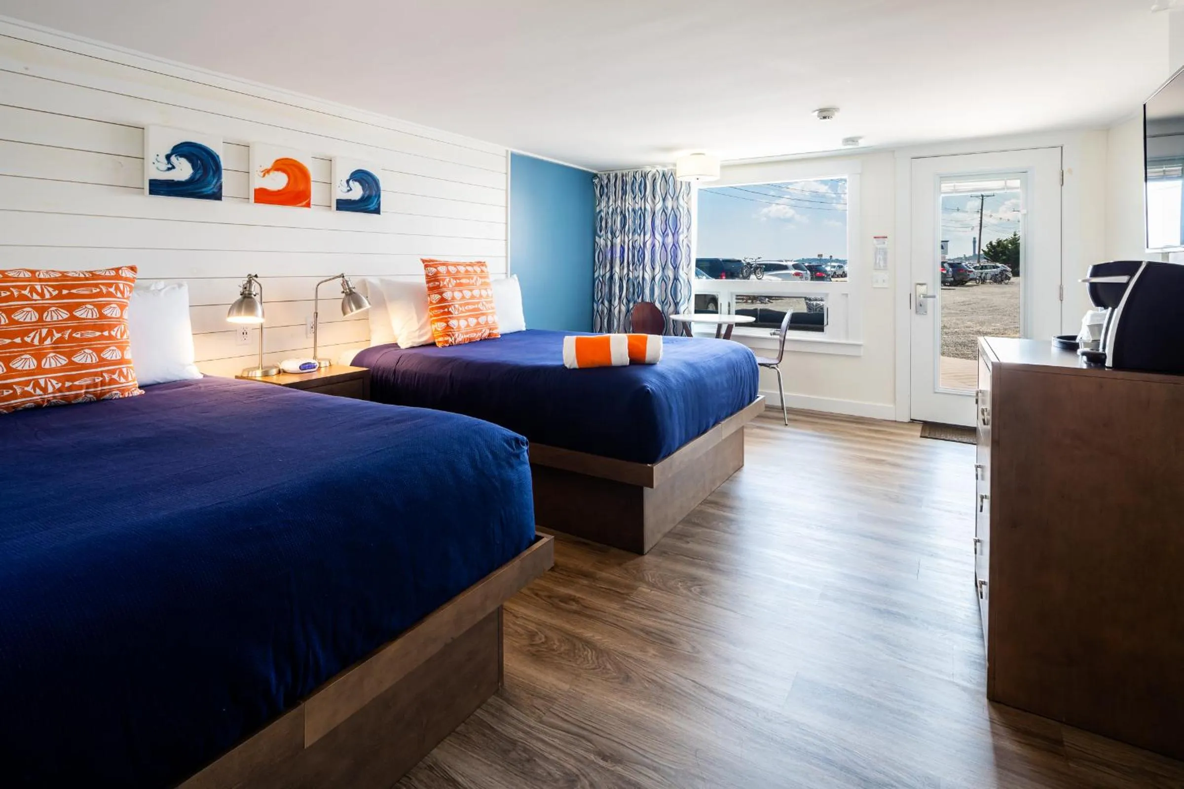 Photo of the whole room, Bed in Breakwater Hotel
