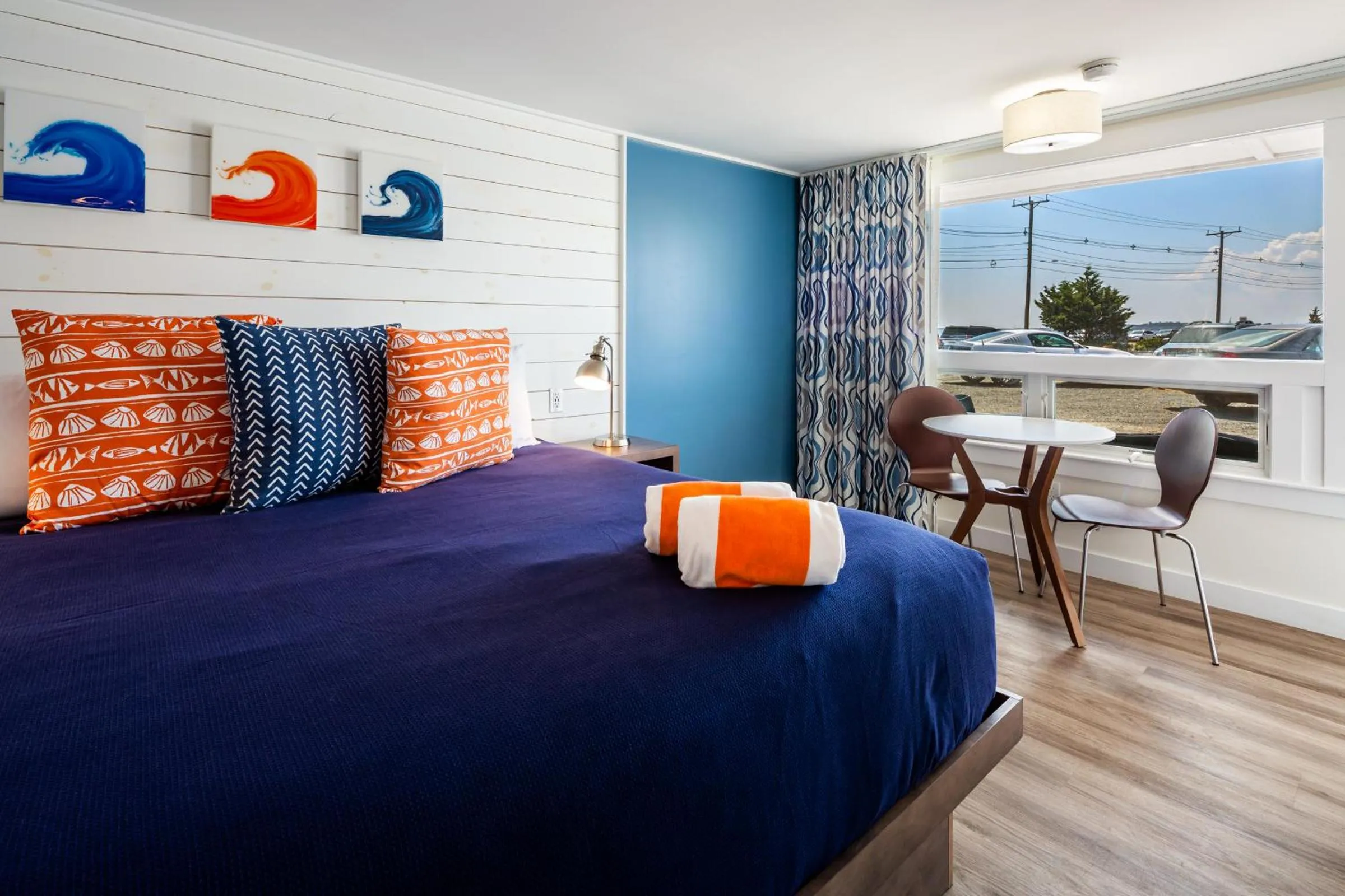 Photo of the whole room, Bed in Breakwater Hotel
