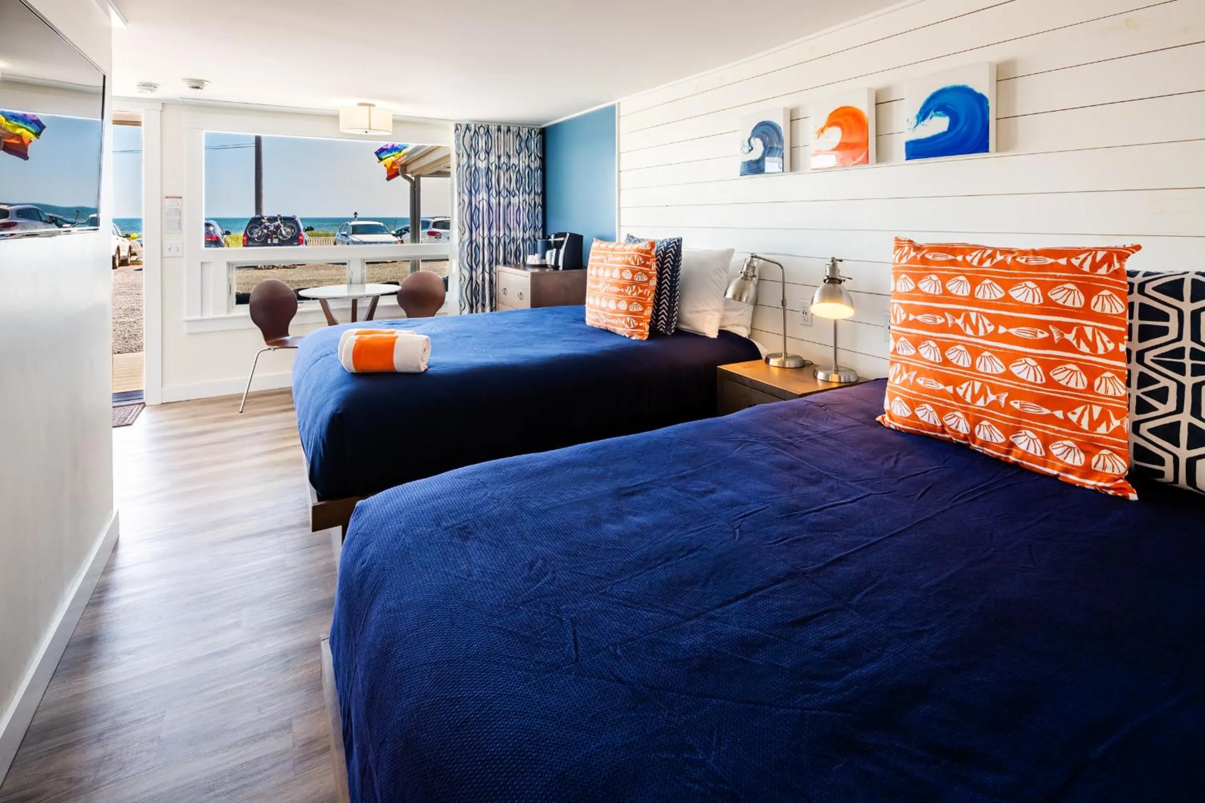 Photo of the whole room, Bed in Breakwater Hotel