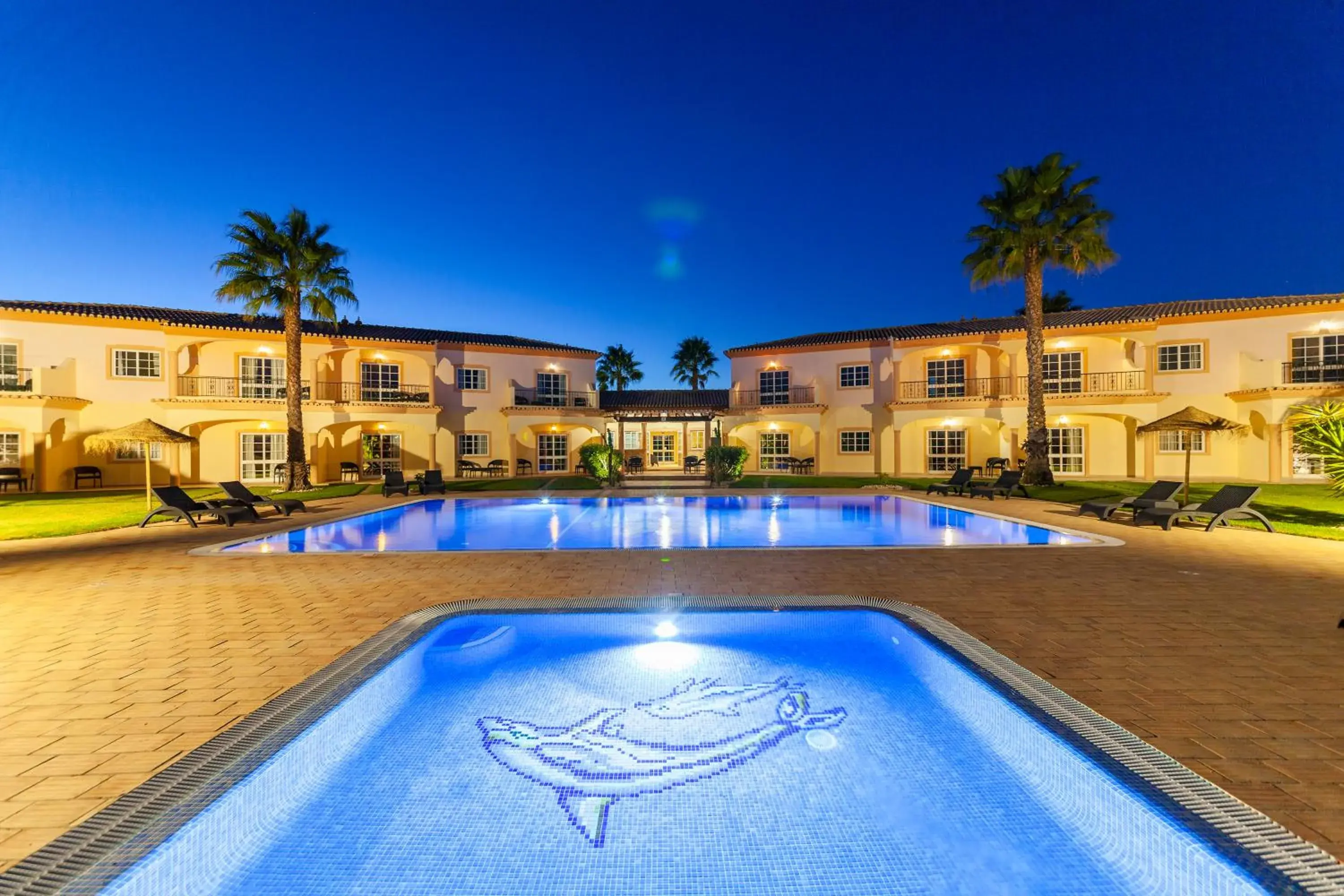 Atalaia Sol Aparthotel - tennis & heated pool in winter Atalaia Sol Aparthotel - tennis & heated pool in winter