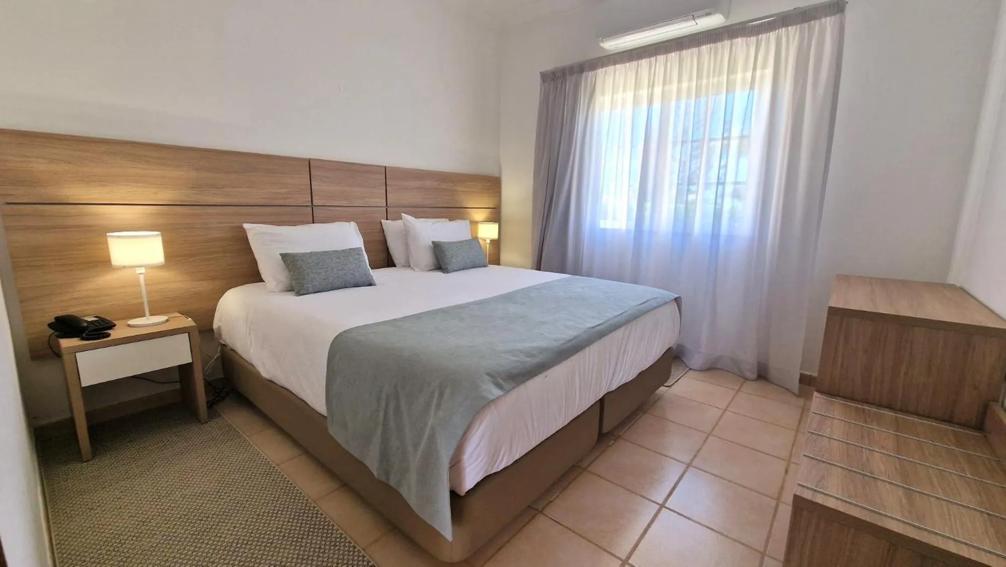 Bed in Atalaia Sol Aparthotel - tennis & heated pool in winter