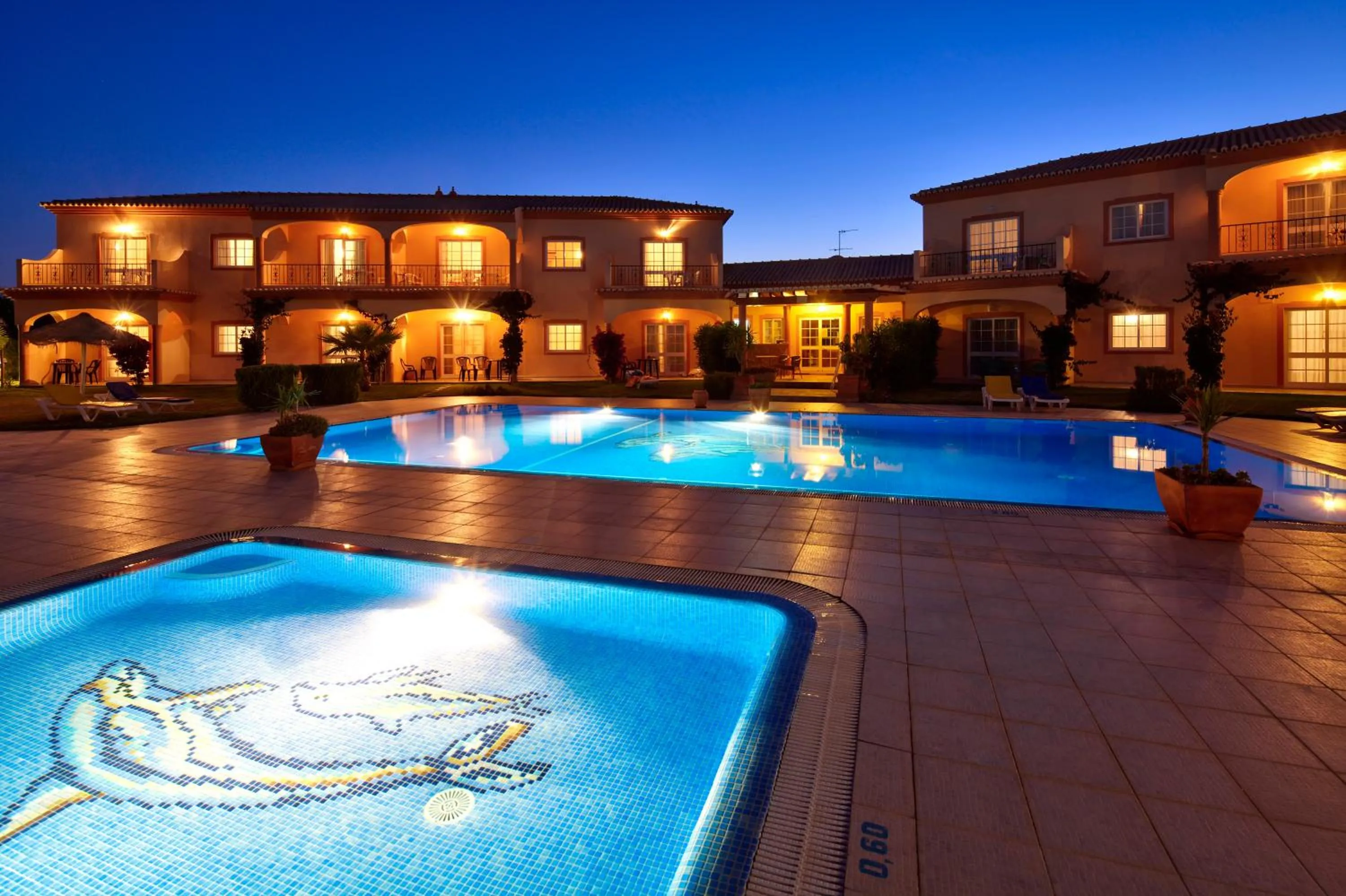 Property building in Atalaia Sol Aparthotel - tennis & heated pool in winter