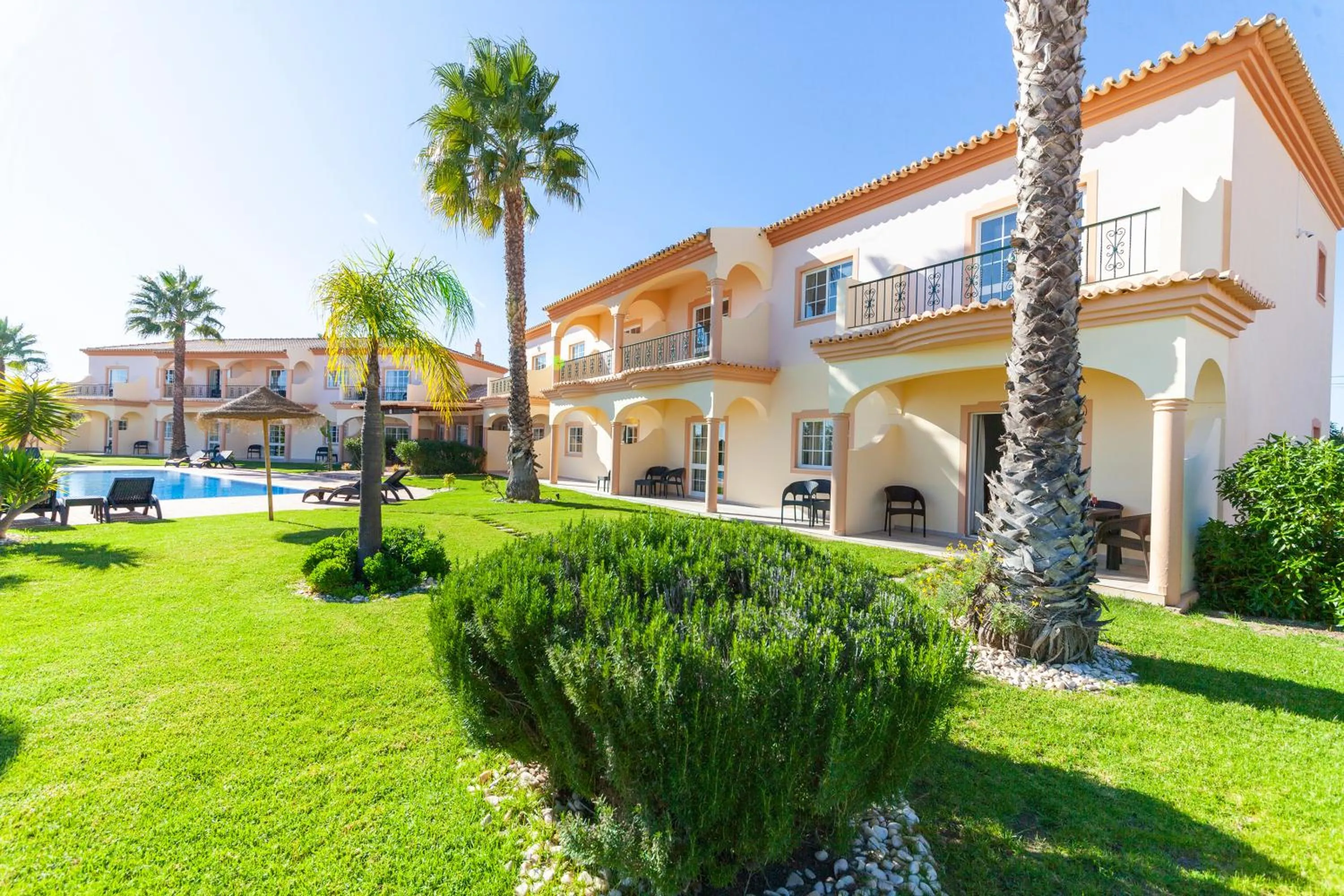 Property building in Atalaia Sol Aparthotel - tennis & heated pool in winter