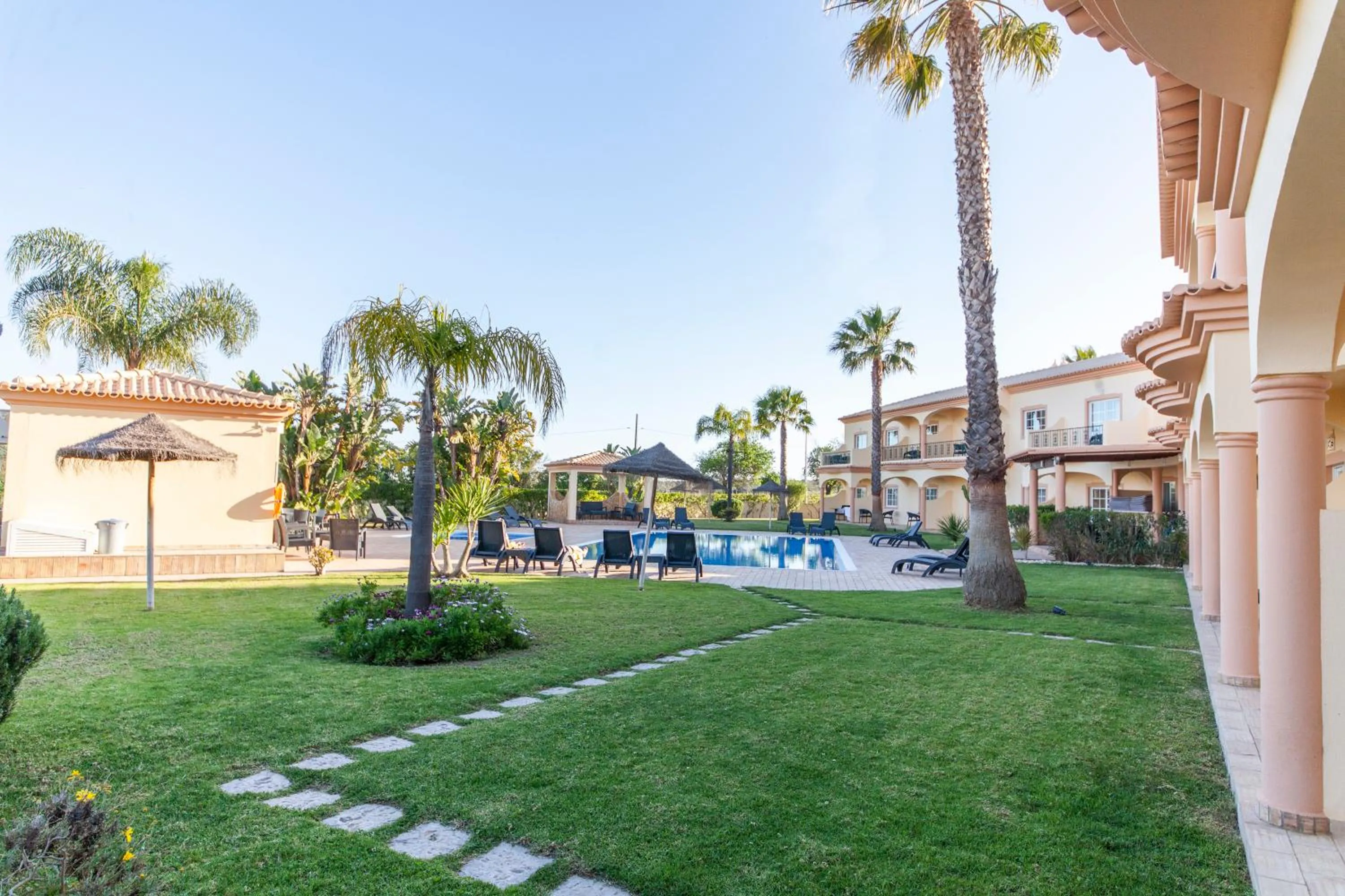 Garden in Atalaia Sol Aparthotel - tennis & heated pool in winter