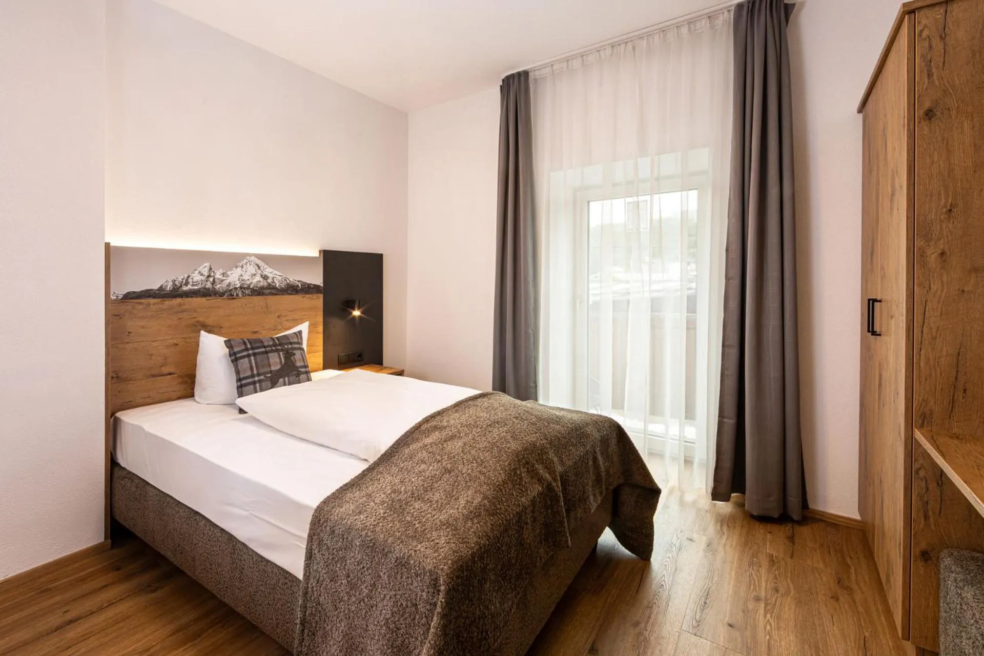 Bed in Hotel AlpinaRos