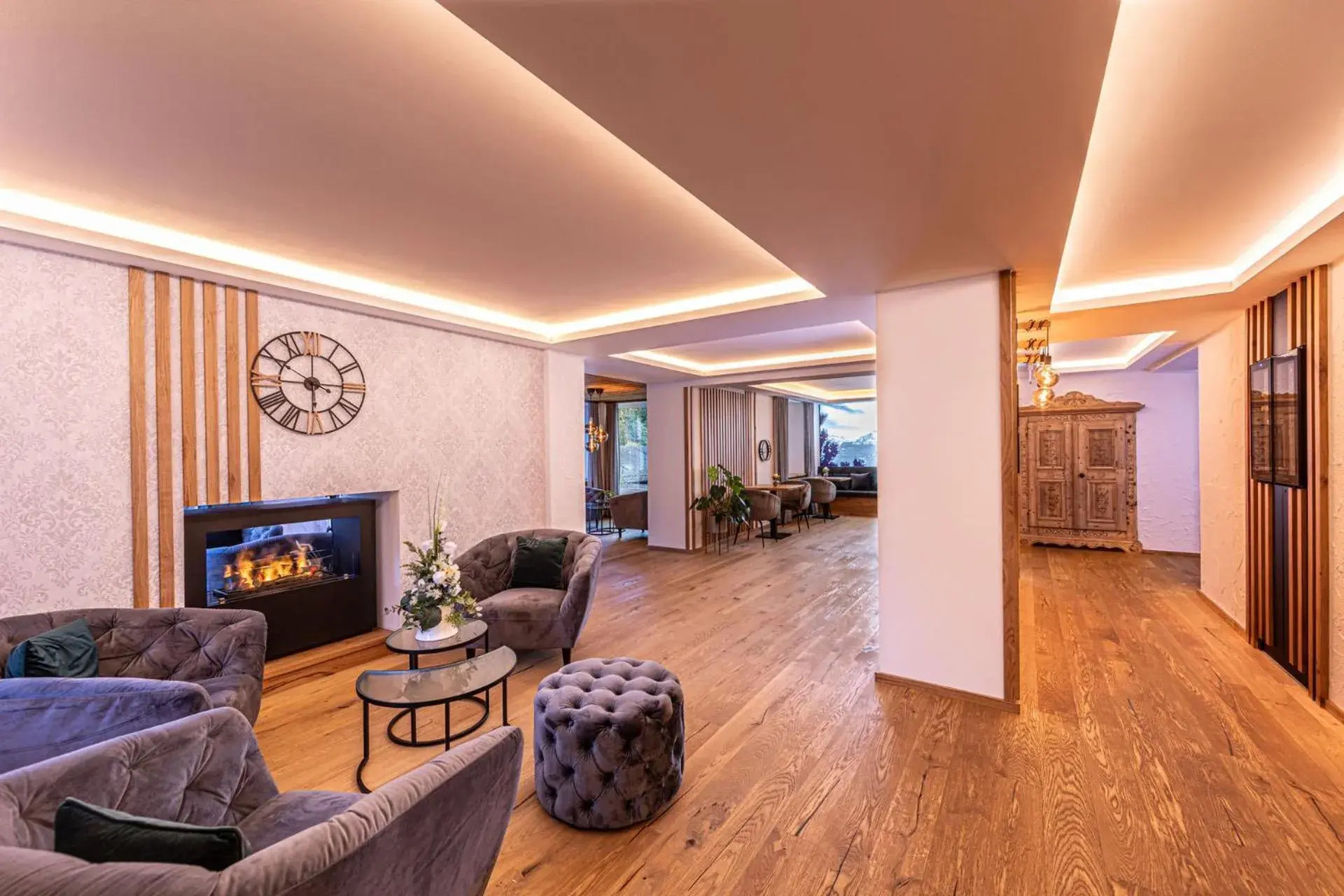 Lobby or reception in Hotel AlpinaRos Lobby or reception in Hotel AlpinaRos