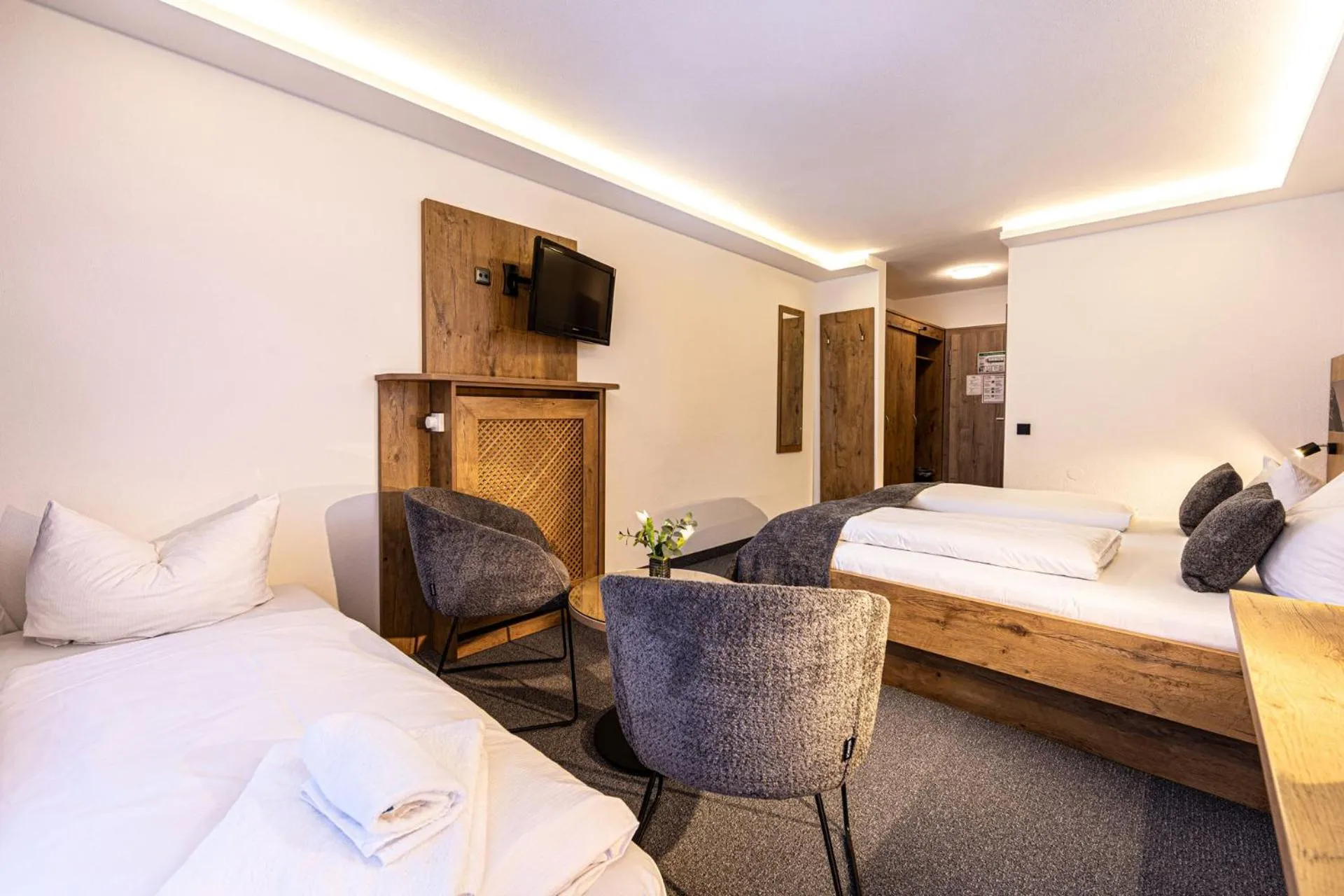 Photo of the whole room, Bed in Hotel AlpinaRos