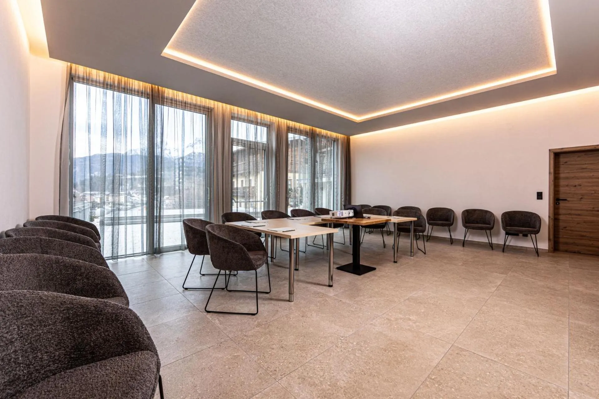 Meeting/conference room in Hotel AlpinaRos