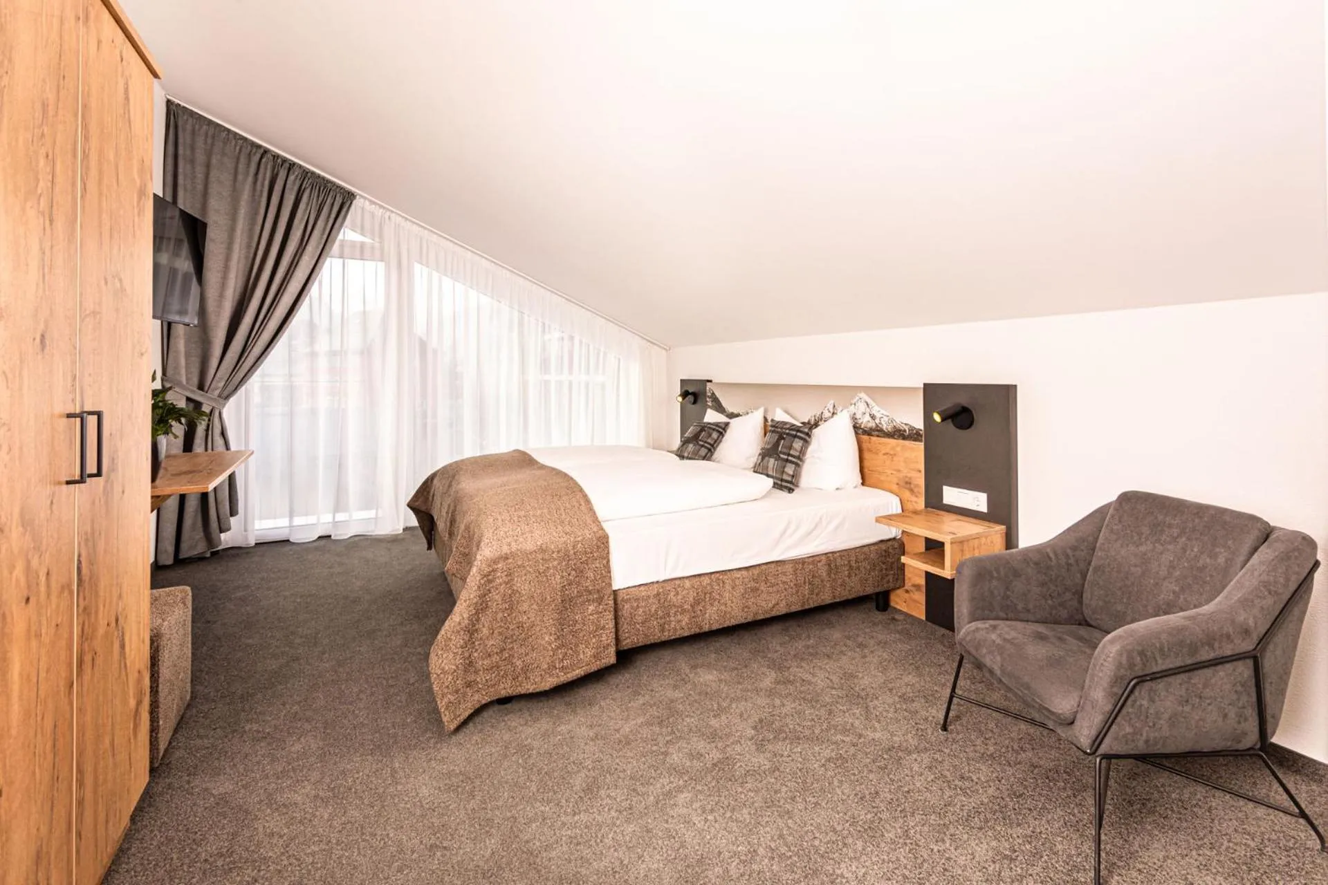 Bed in Hotel AlpinaRos