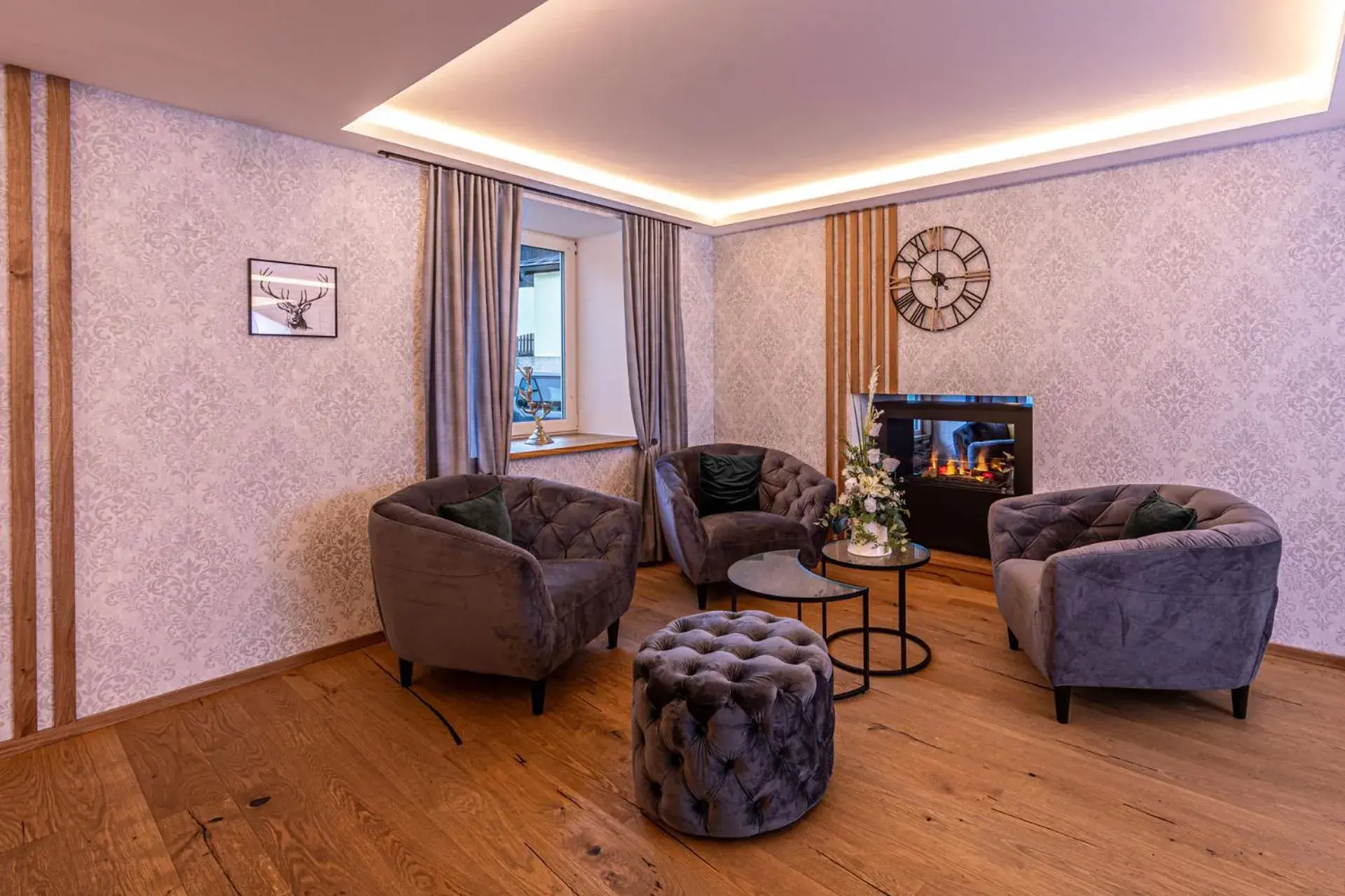 Lobby or reception in Hotel AlpinaRos Lobby or reception in Hotel AlpinaRos