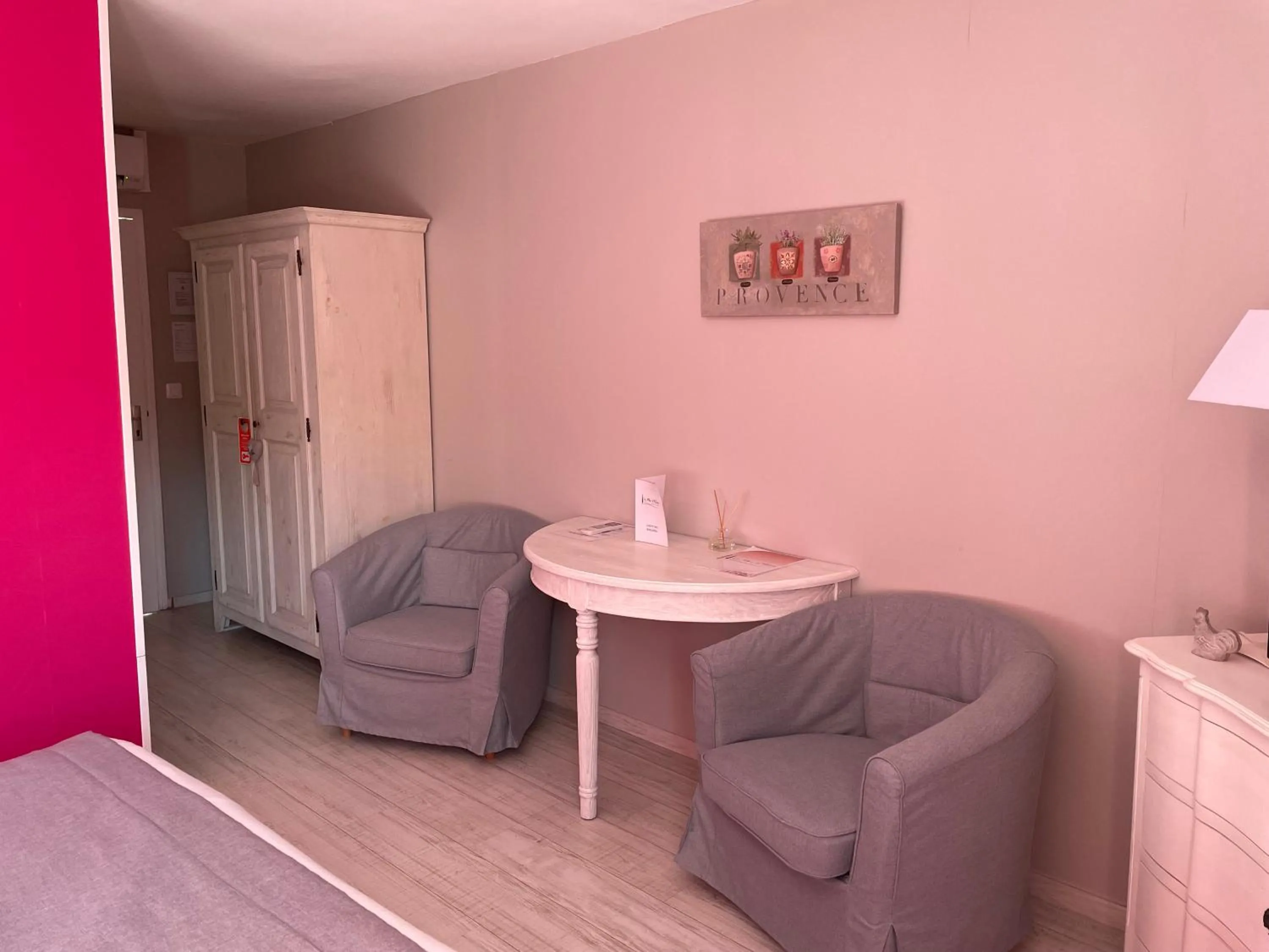 Superior Double or Twin Room with Garden View in Logis Hôtel le Mas d'Hélène
